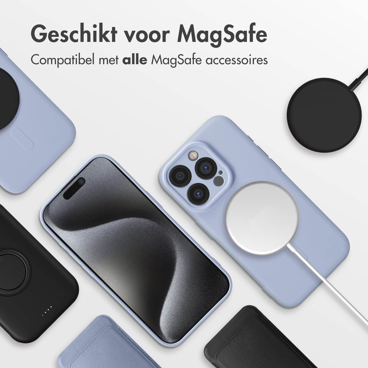 Verschillende MagSafe-accessoires. Blauw telefoonhoesje rechts. Tekst: Geschikt voor MagSafe.