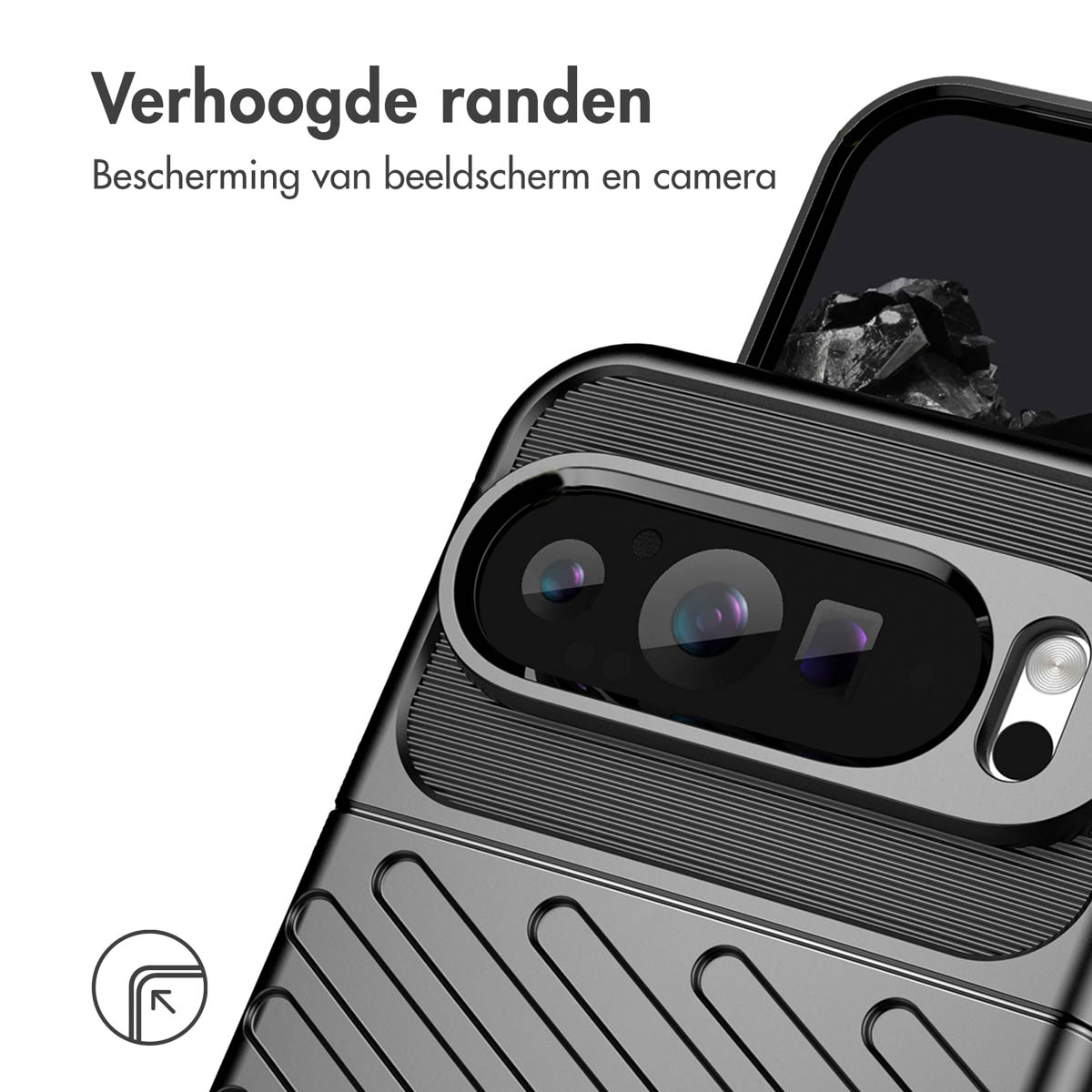 Custodia per telefono grigio scuro con protezione della fotocamera. La custodia ha un design strutturato.