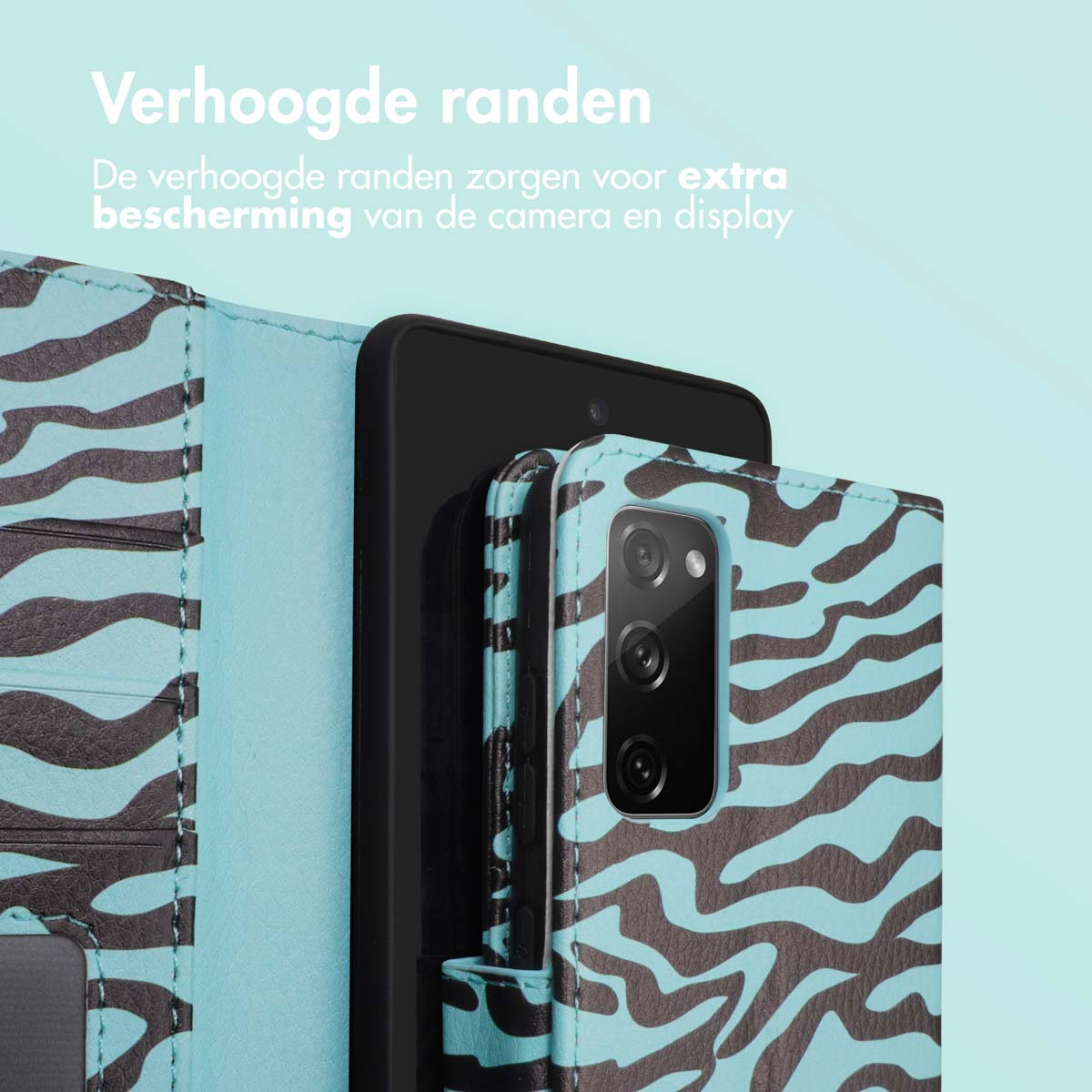 Coque de téléphone avec imprimé zèbre bleu. Le téléphone est dans l'étui. Fond turquoise.