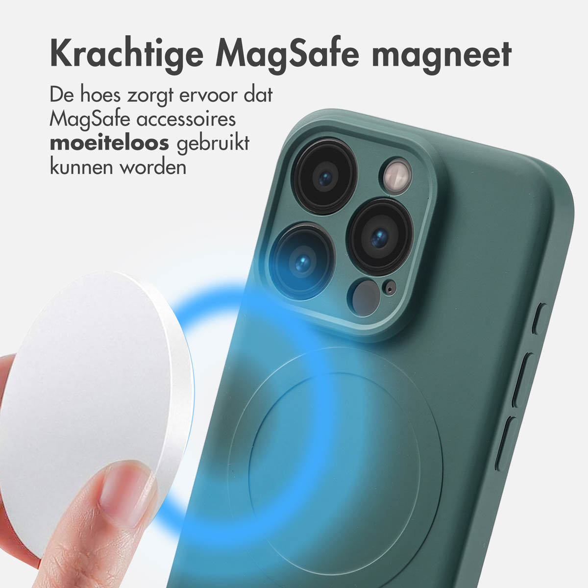 Coque verte avec MagSafe et un chargeur MagSafe blanc attaché.
