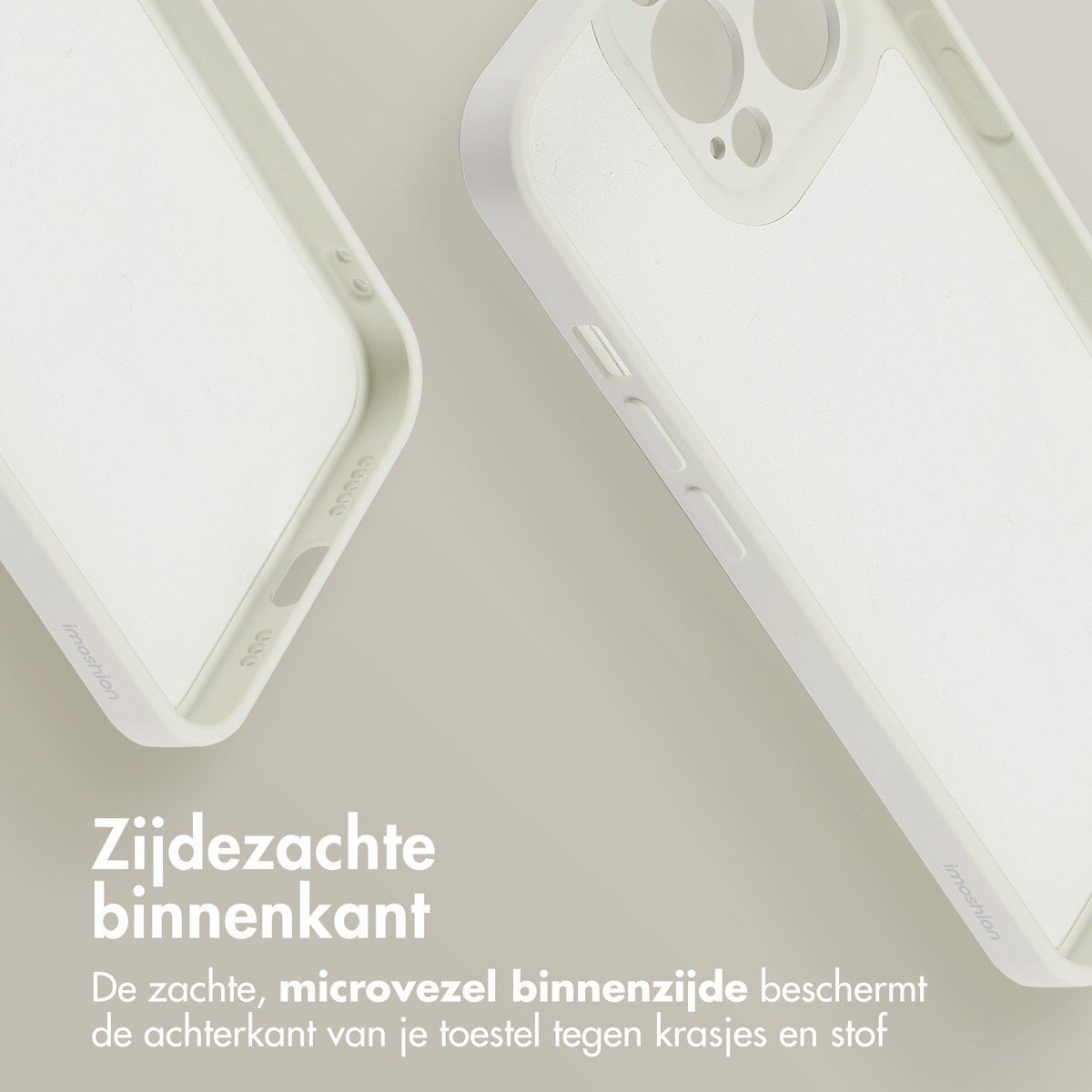 Twee witte telefoonhoesjes met een zacht interieur. De tekst luidt: Zacht interieur.