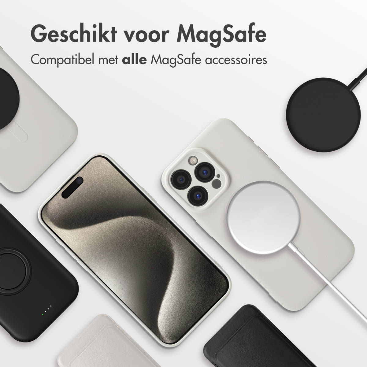 Meerdere telefoons met MagSafe-laders. Hoesjes in wit en zwart, met zwarte en witte laders.