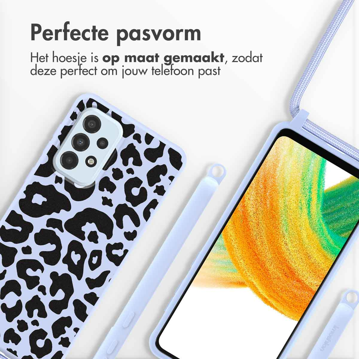 Une coque de téléphone avec un imprimé léopard et un téléphone avec un fond orange.
