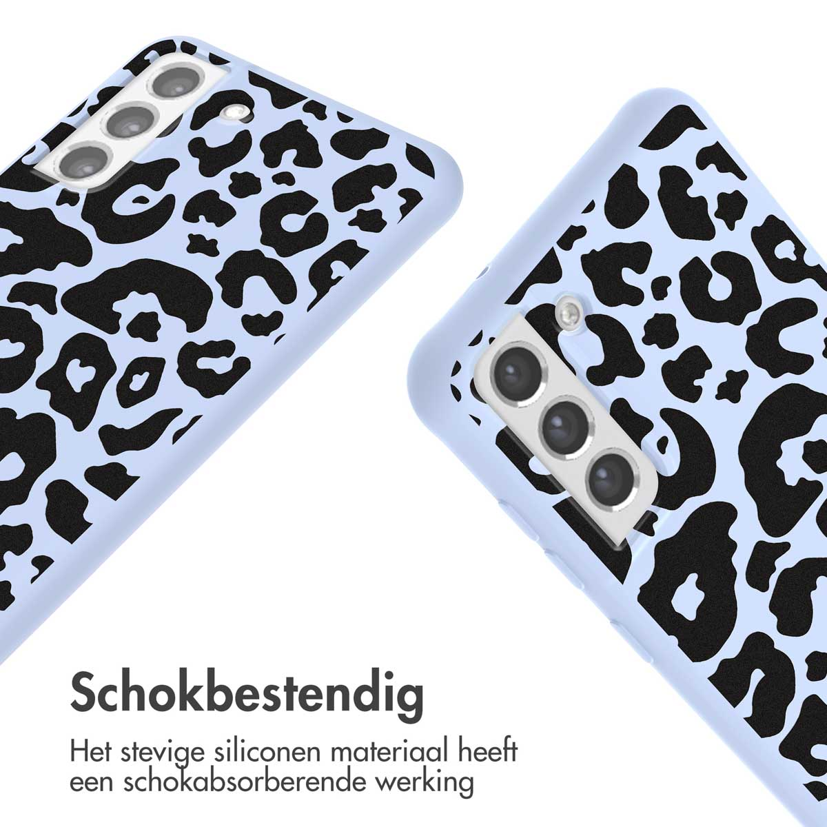 Twee lichtblauwe telefoonhoesjes met zwarte luipaardprint, op een lichtblauwe achtergrond.