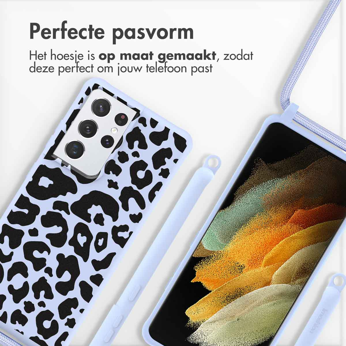 Twee telefoons met hoesjes. Eén hoesje heeft een luipaardprint, de andere is doorzichtig. Tekst: 'Perfecte pasvorm'.