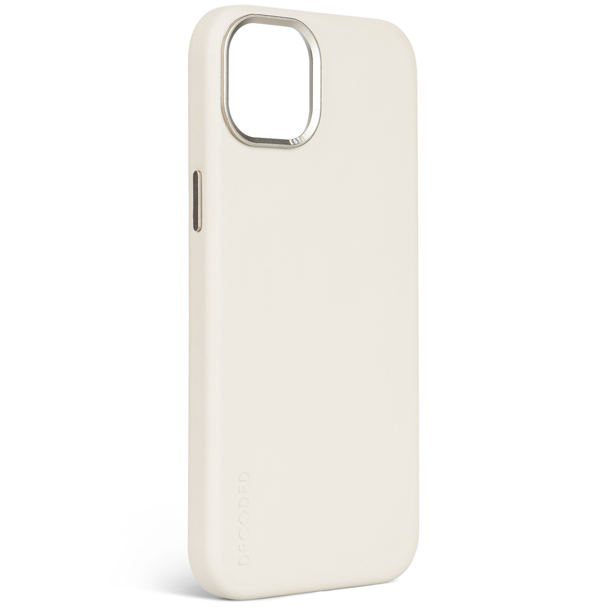 Gebroken witte telefoonhoes met zilveren camera-uitsparing. Merk linksonder. Witte achtergrond.