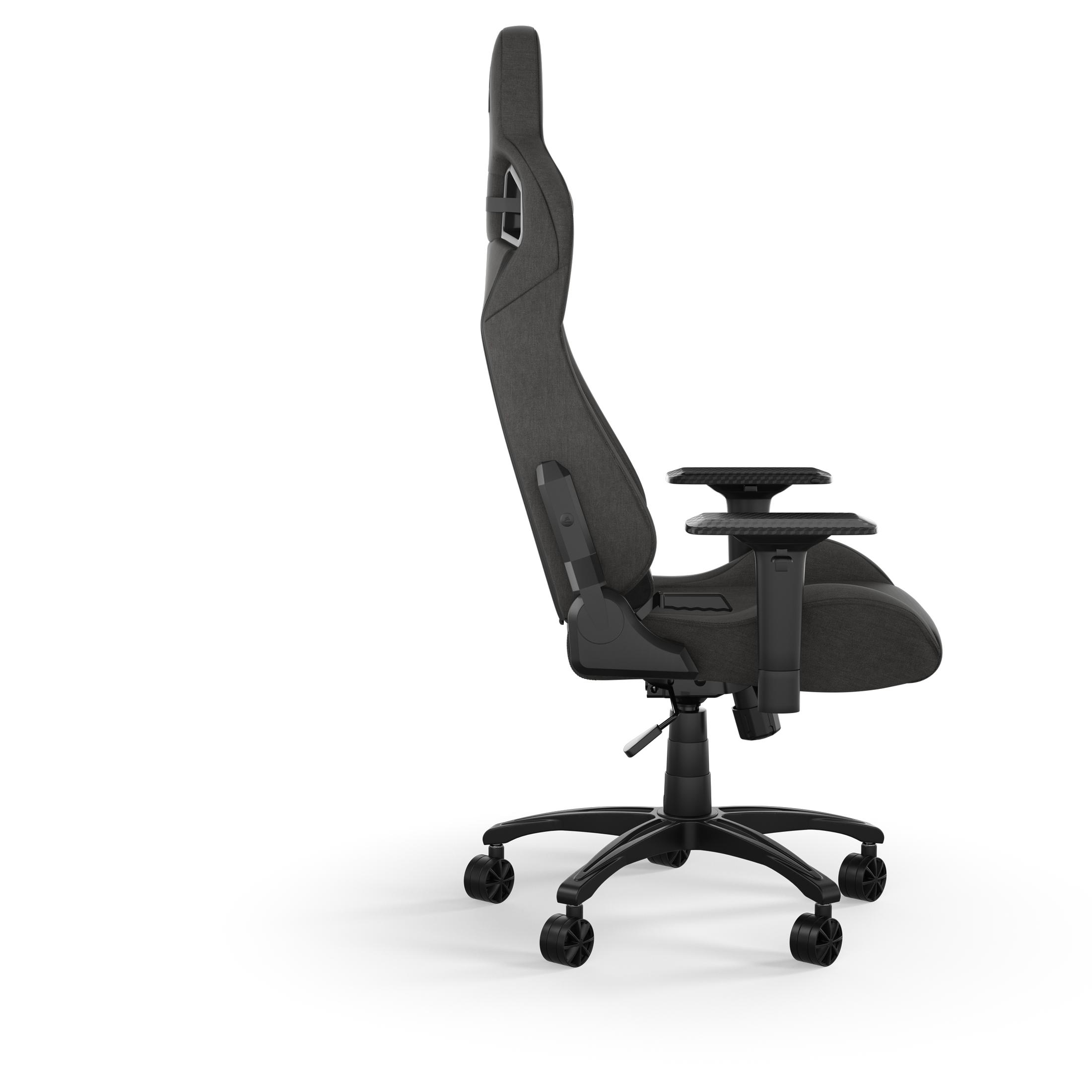 Una silla gaming gris de lado, sobre fondo blanco, con ruedas negras.