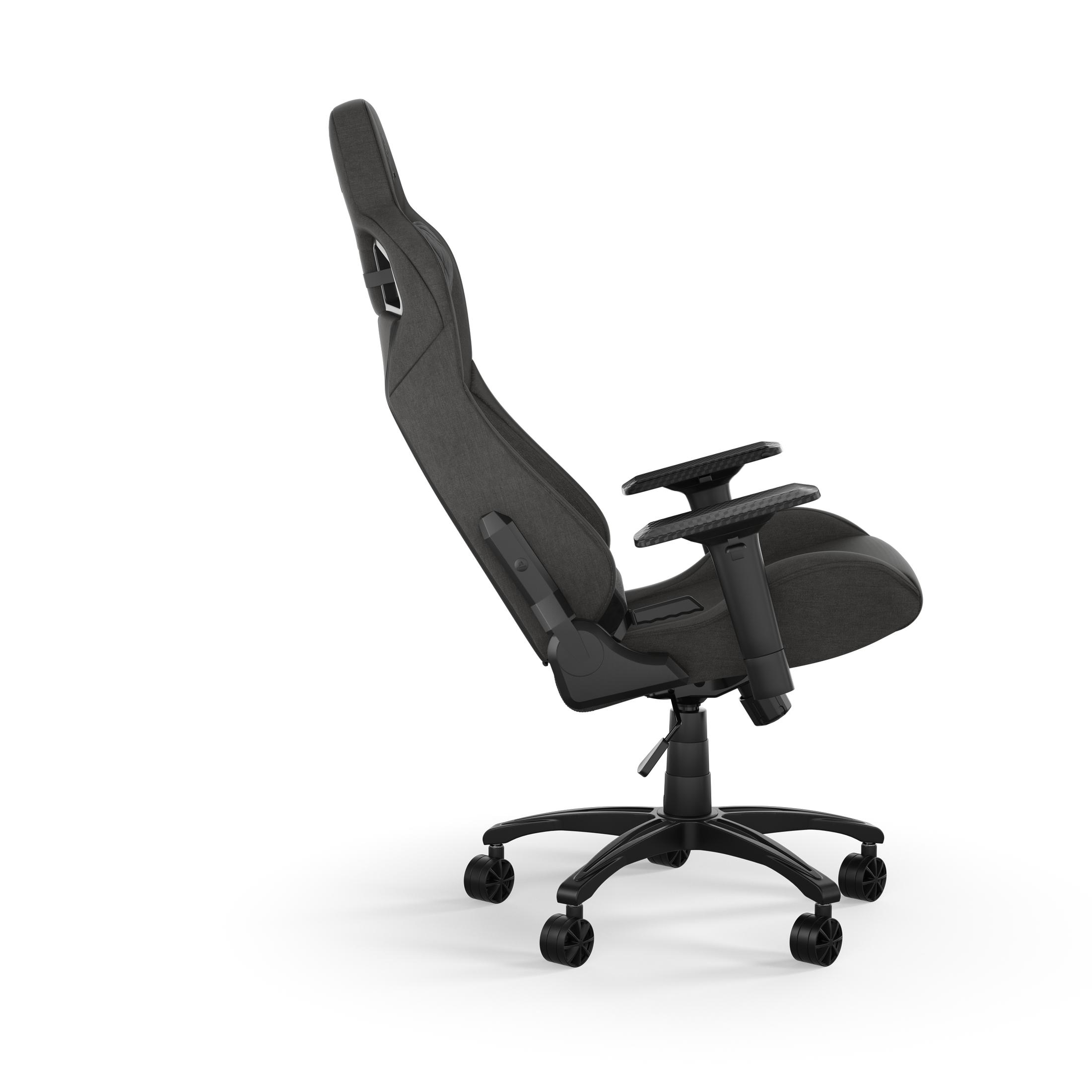 Silla gaming negra, inclinada hacia un lado, sobre fondo blanco.