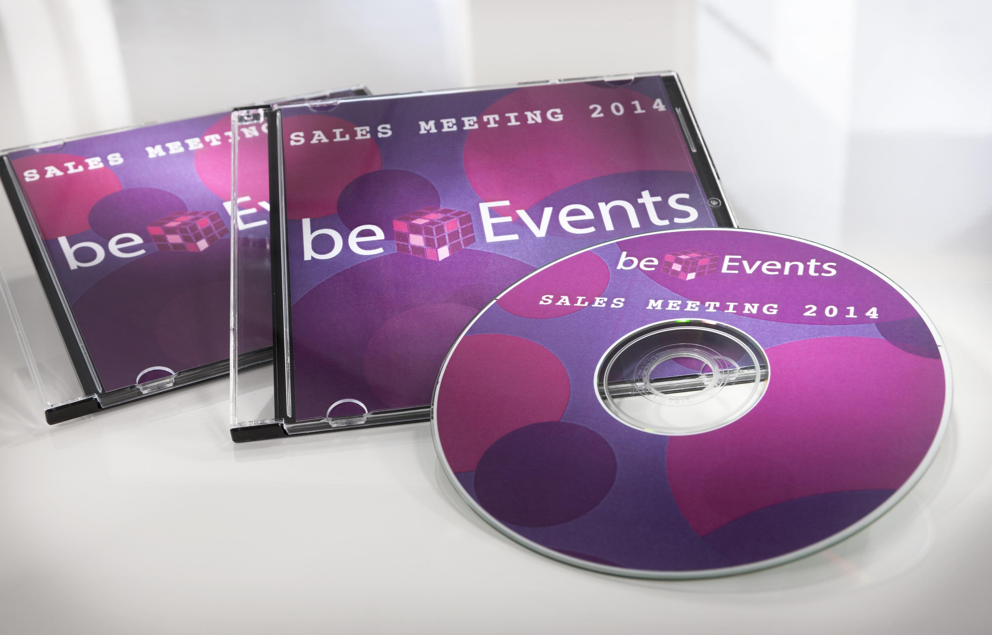 Drei CDs mit Hüllen werden angezeigt. Die Hüllen tragen den Text "Sales Meeting 2014" und "be Events".