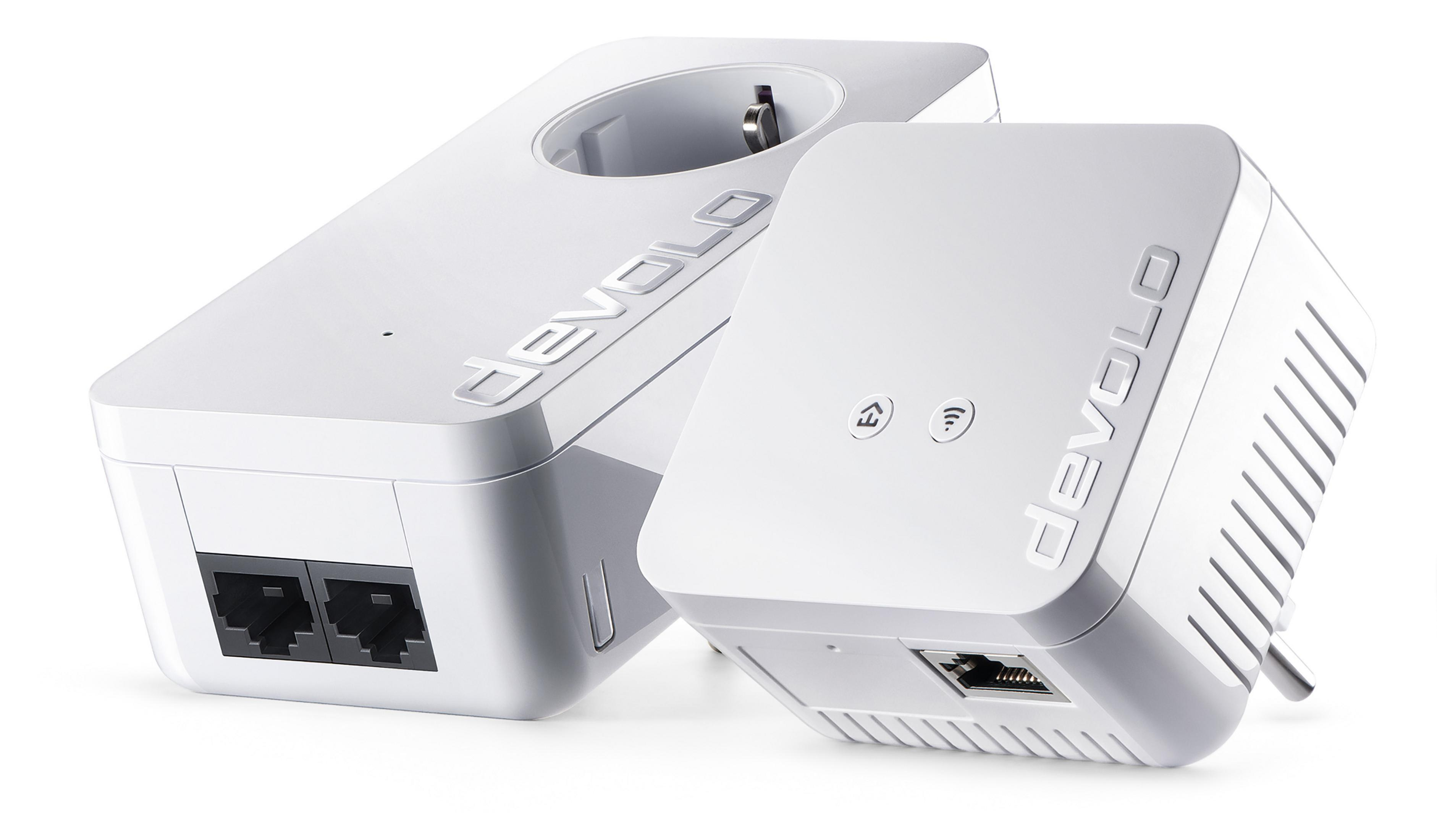 Zwei weiße Devolo Powerline-Adapter auf weißem Hintergrund.