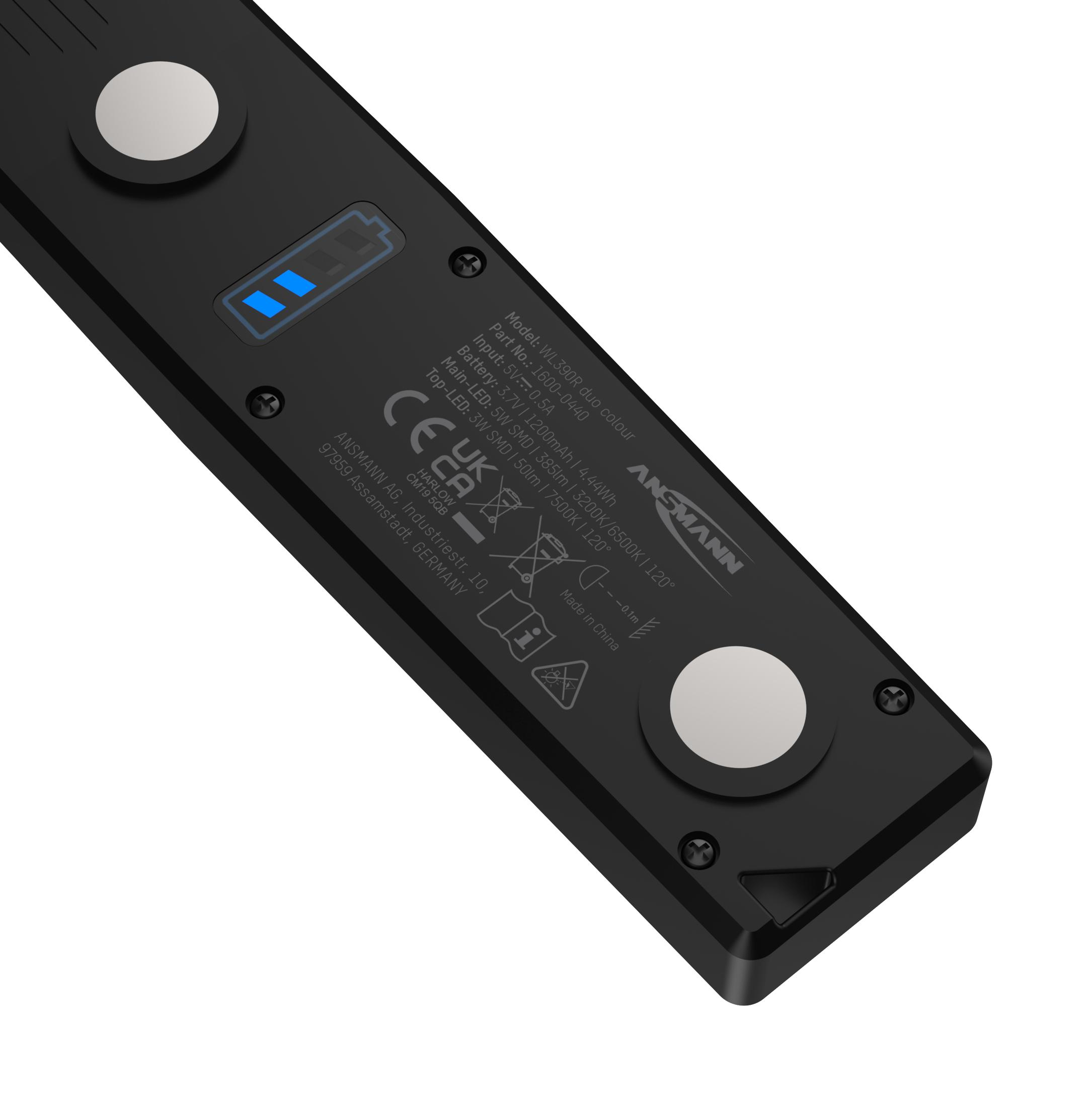 Ein schwarzes elektronisches Gerät mit blauen Lichtern und weißen Kreisen mit Text auf der Rückseite.