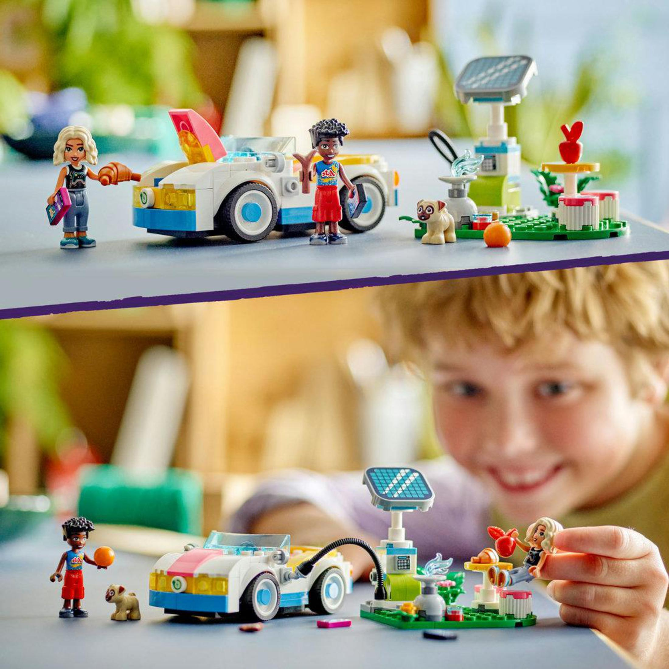 Twee scènes met Lego-figuren, een auto, een hond en diverse accessoires.