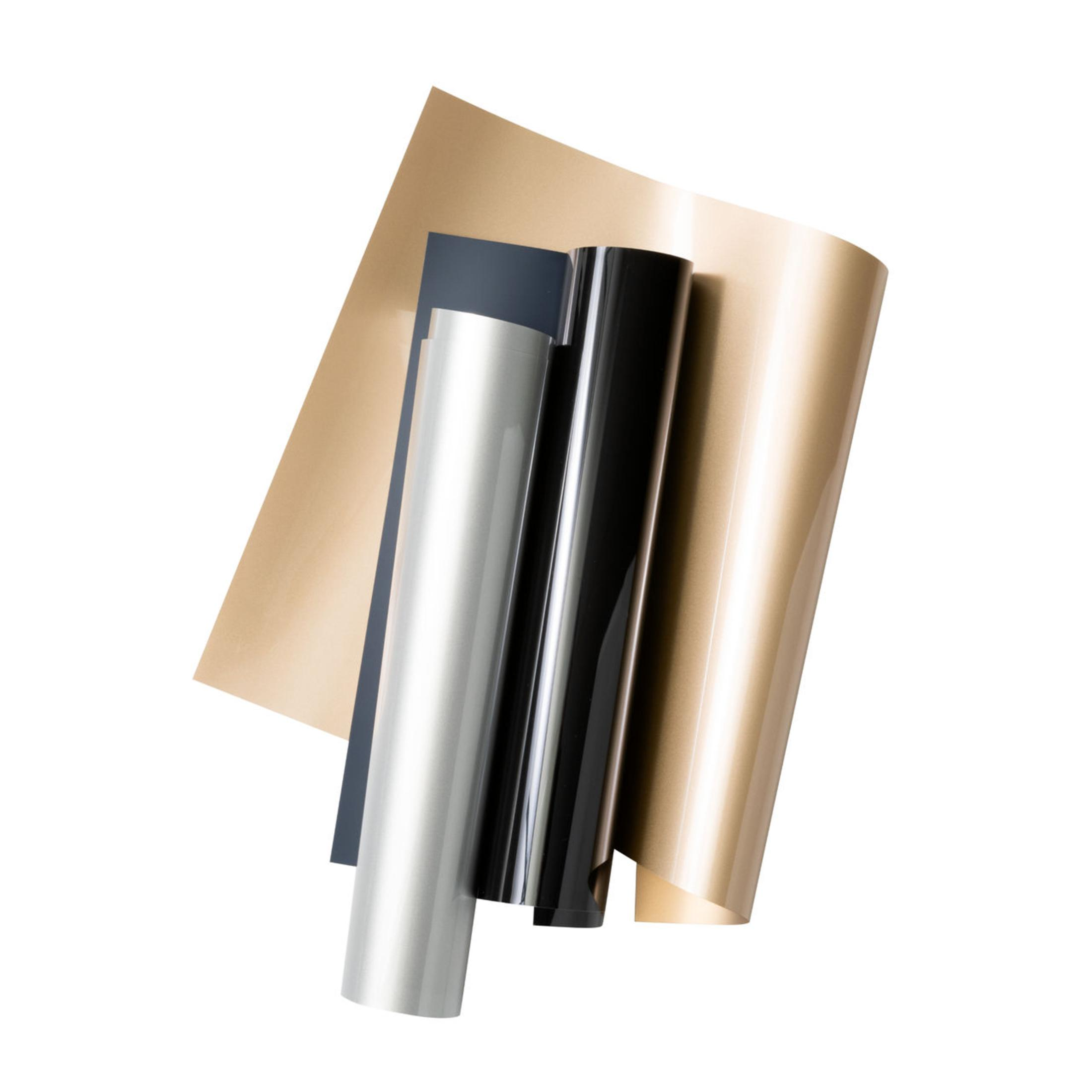 Platten aus goldfarbenem, silbernem, schwarzem und dunkelblauem Vinyl.