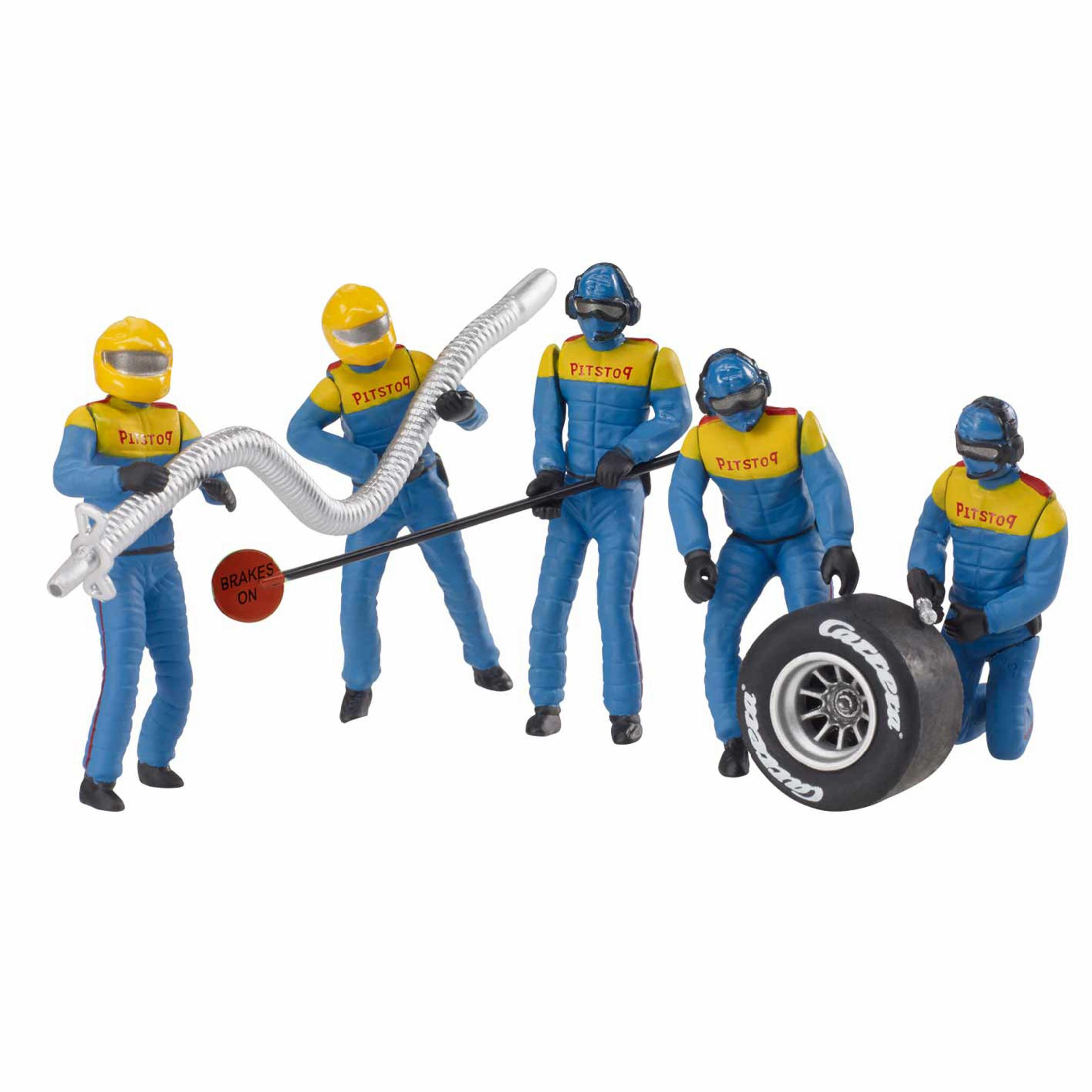Fünf Spielzeugmechanikerfiguren in blauen und gelben Uniformen halten Rennausrüstung, isoliert auf weißem Hintergrund.