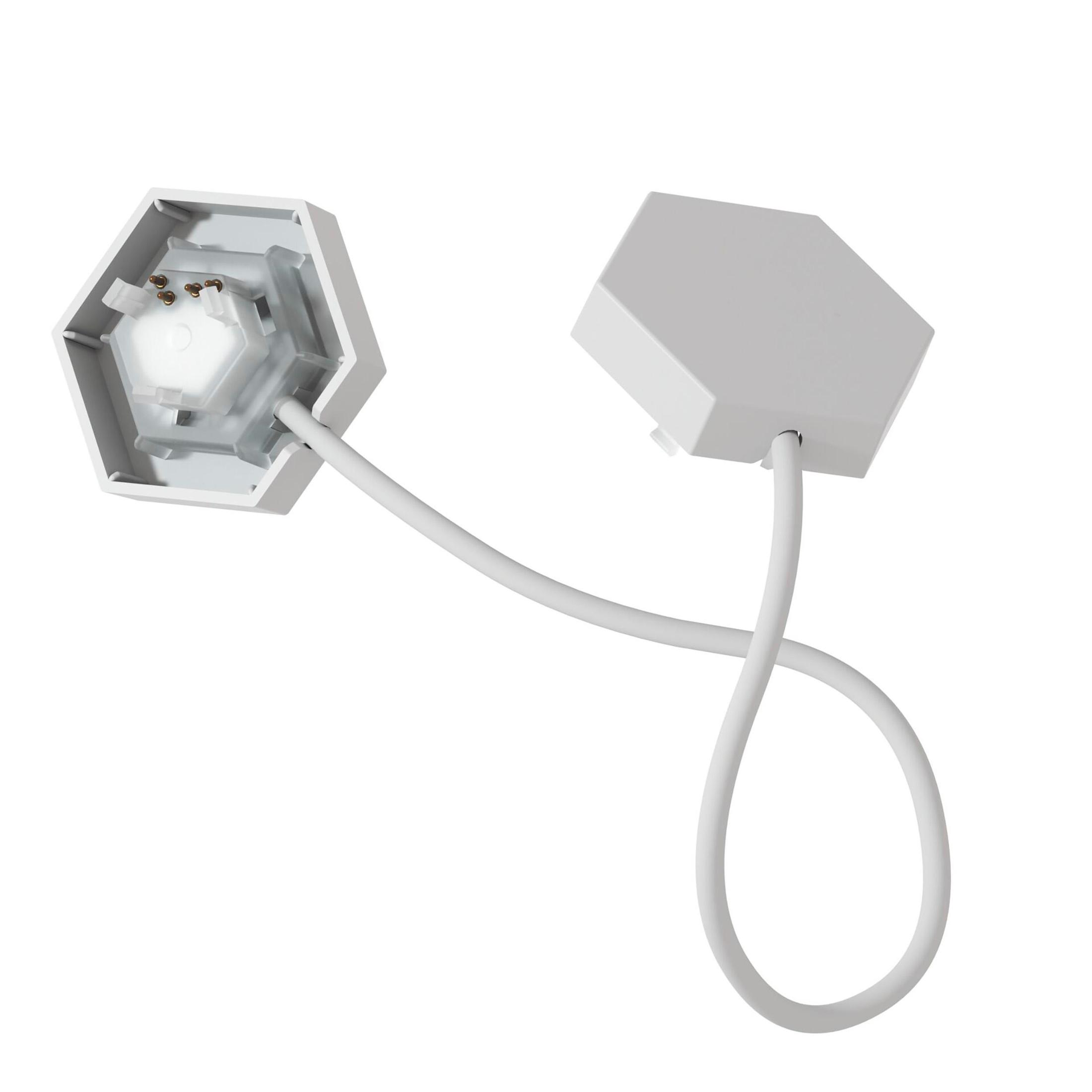 Zwei weiße sechseckige Steckdosen mit einem weißen Kabel, das sie verbindet.