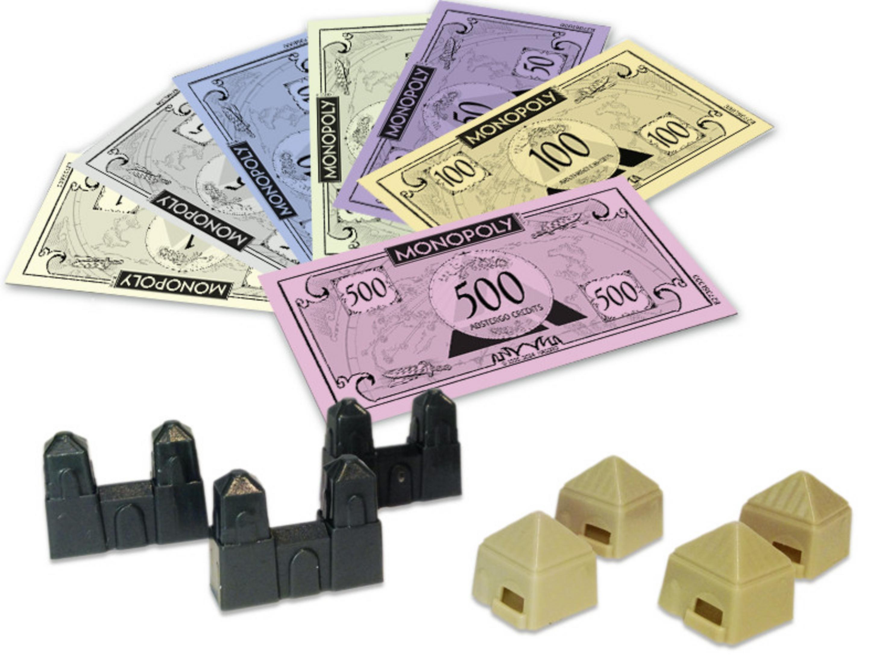 Monopoly-Spielsteine: Geld, Häuser und Hotels. Banknoten in Rosa, Gelb und Grün.