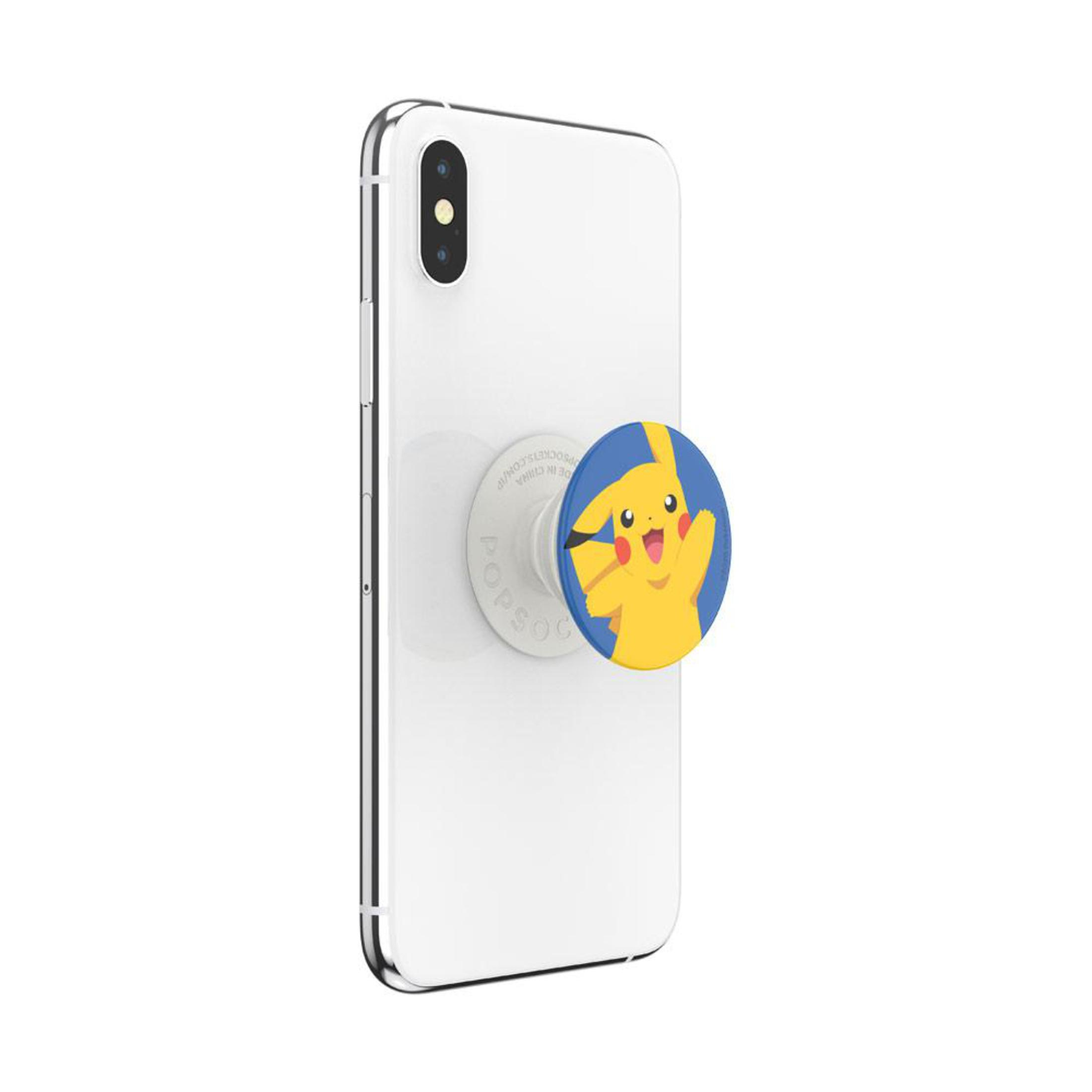 Telefono bianco con un PopSocket Pikachu sul retro. Il PopSocket ha un design Pikachu giallo.