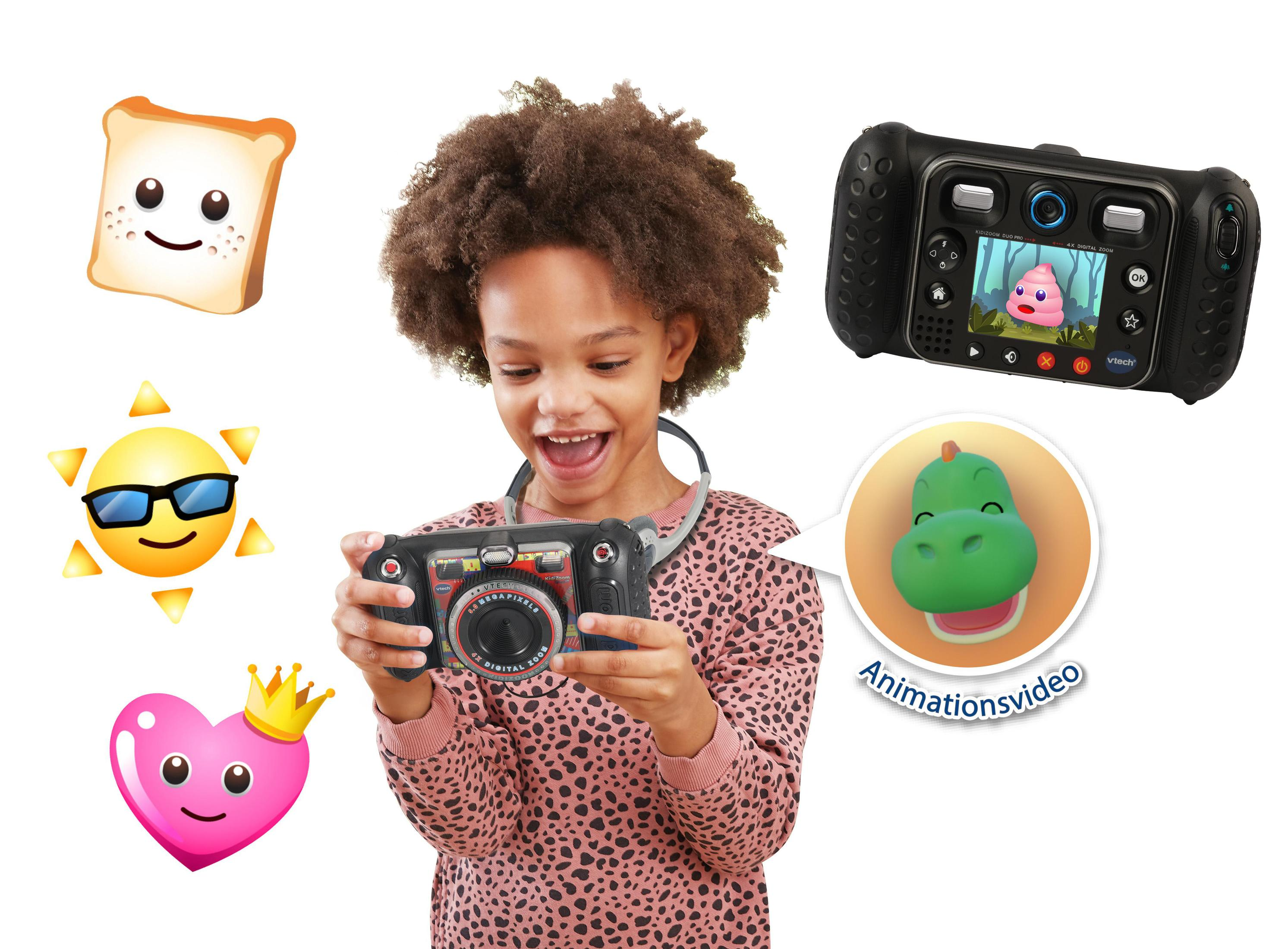 Ein Mädchen macht ein Foto mit einer Kinderkamera, umgeben von Emojis.