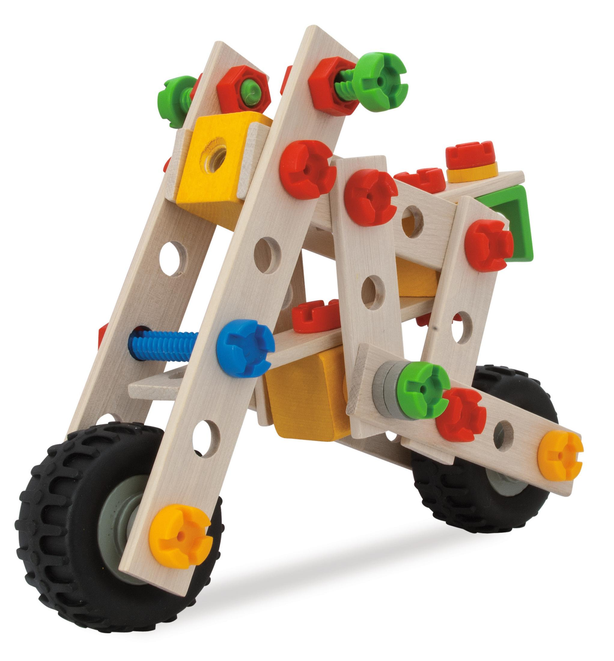 Drewniany motocykl zabawkowy. Jest wykonany z drewna i posiada różnorodne kolorowe drewniane elementy.