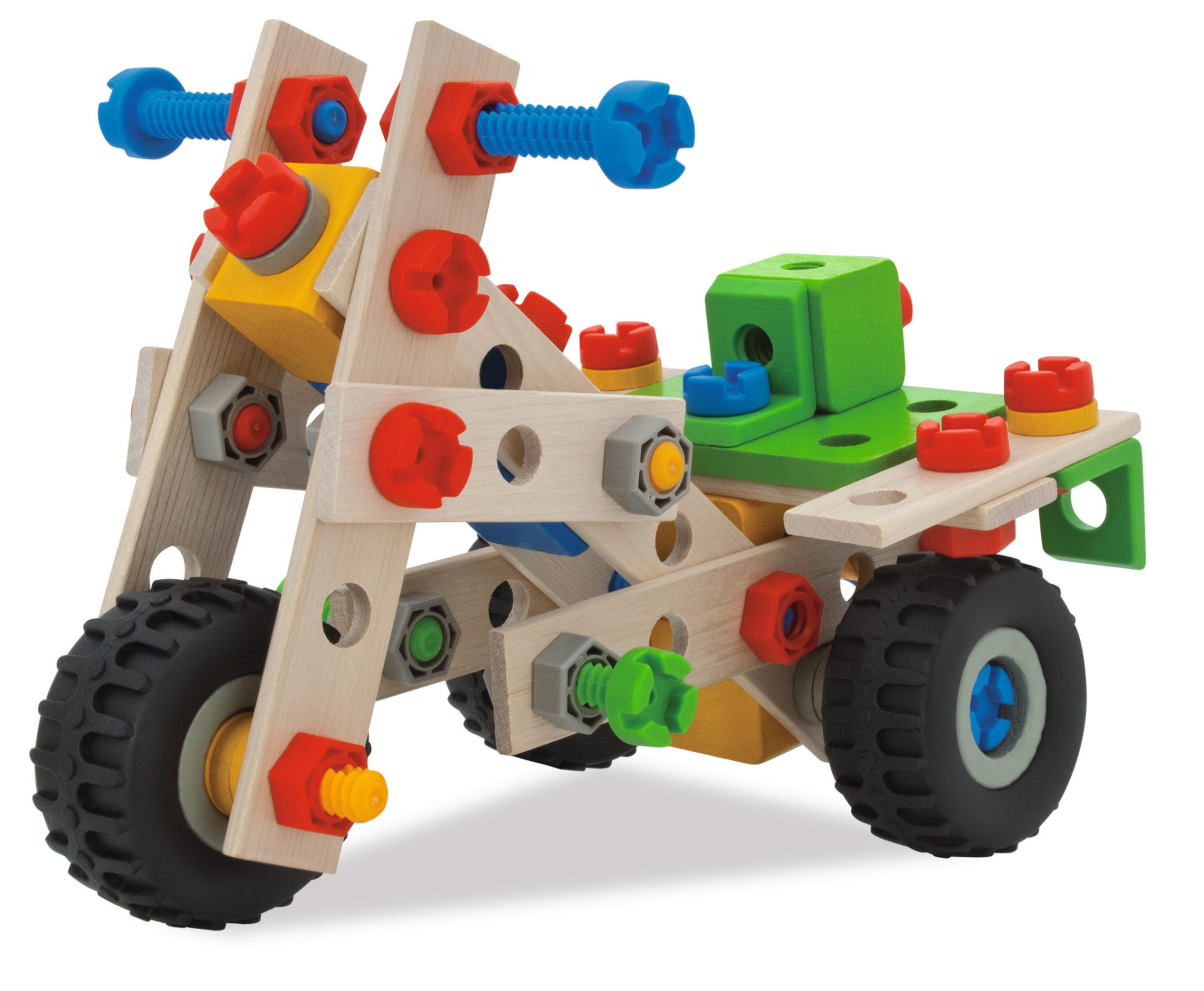 Drewniany motocykl zabawka z kolorowymi śrubami i nakrętkami. Czarne opony i jasna drewniana rama.