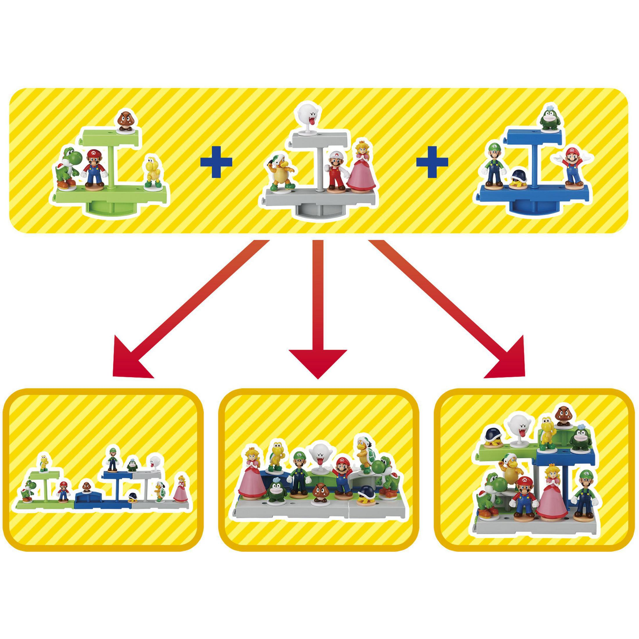 Trzy zestawy figurek postaci Mario ułożonych na platformach.