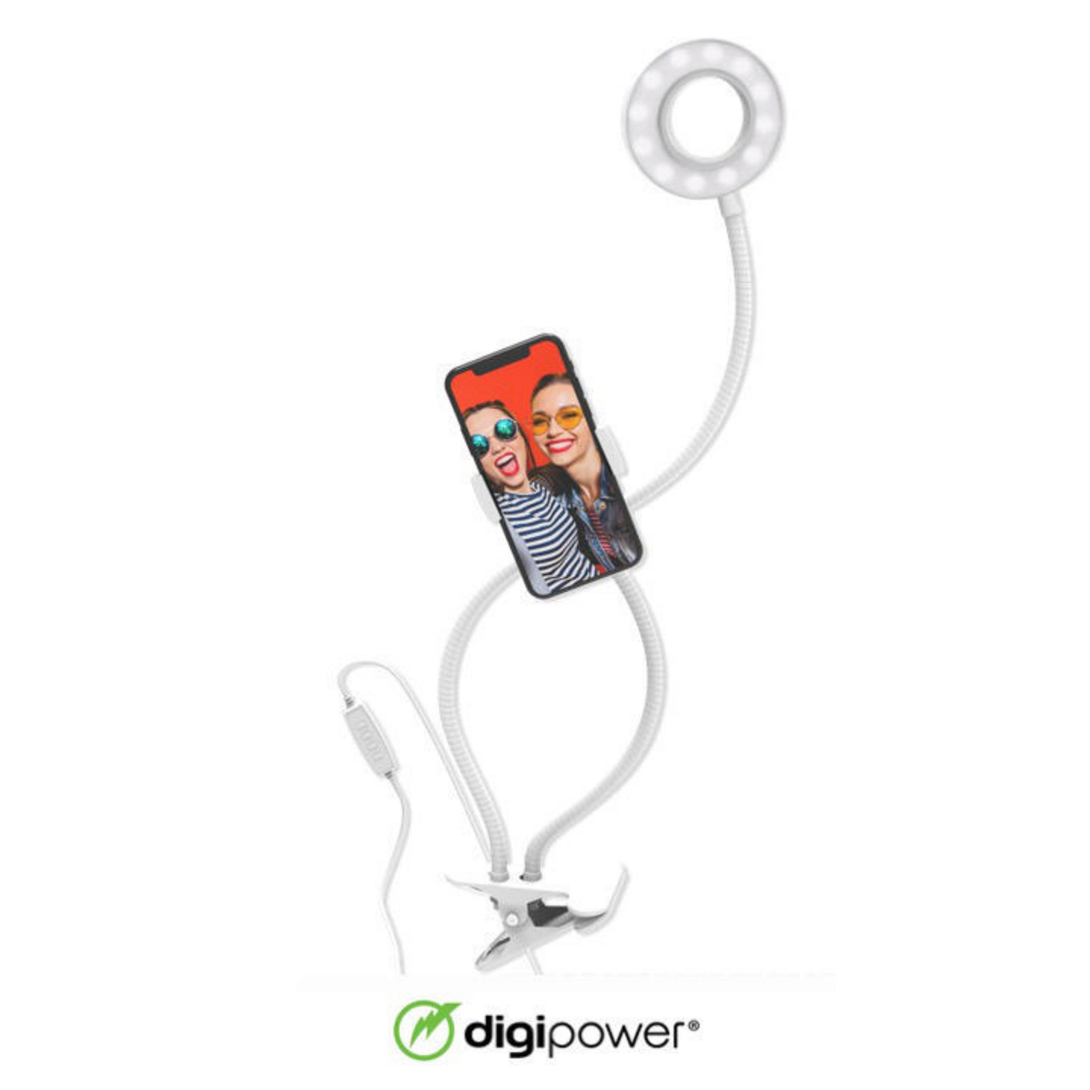 Telefon z selfie i pierścieniem świetlnym jest trzymany przez elastyczny biały stojak i klips.