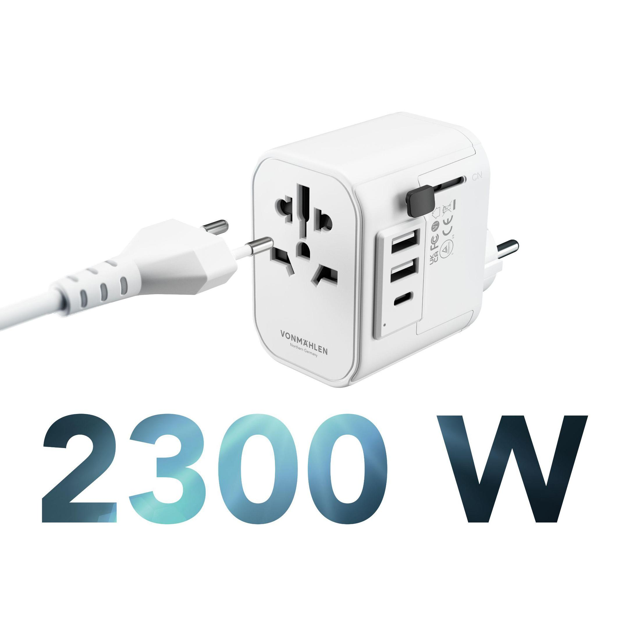 Witte reisadapter met stekker. Tekst: 2300 W.