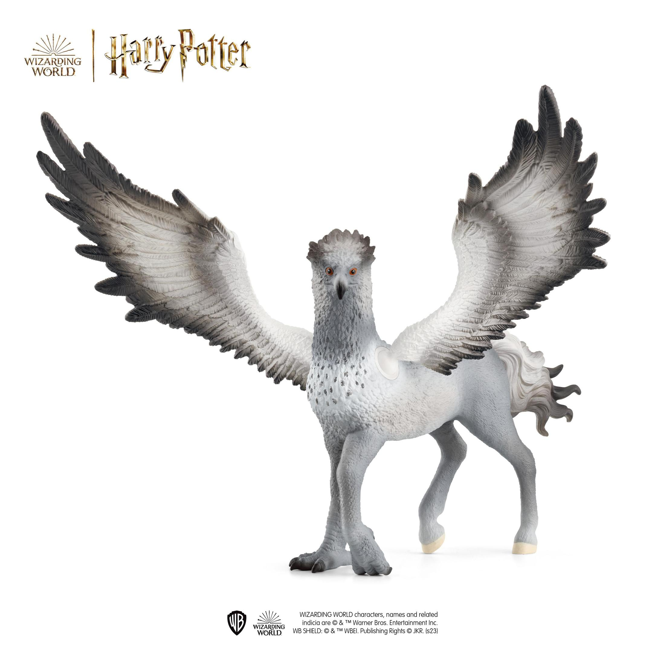 Creatura alata di Harry Potter, un Ippogrifo grigio e bianco, posato su sfondo bianco.