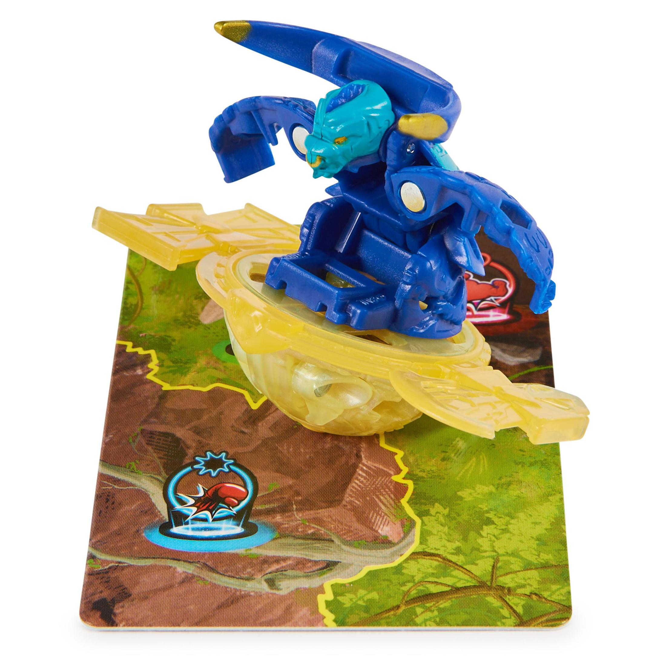 Un robot de juguete azul en un tablero de juego amarillo y verde con un gráfico de mapa.