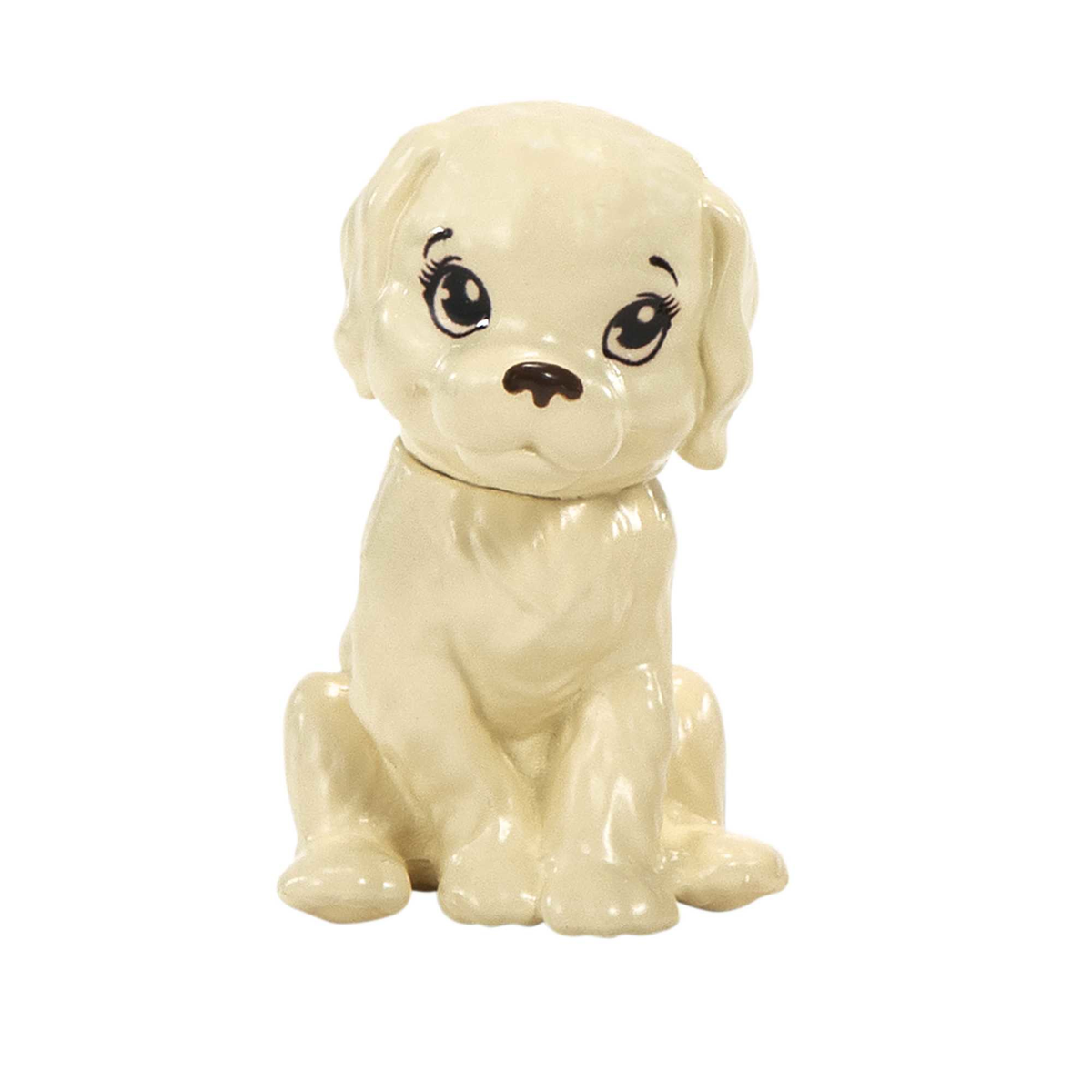 Kremowa figurka ceramiczna szczeniaka, siedząca, z dużymi oczami, na białym tle.