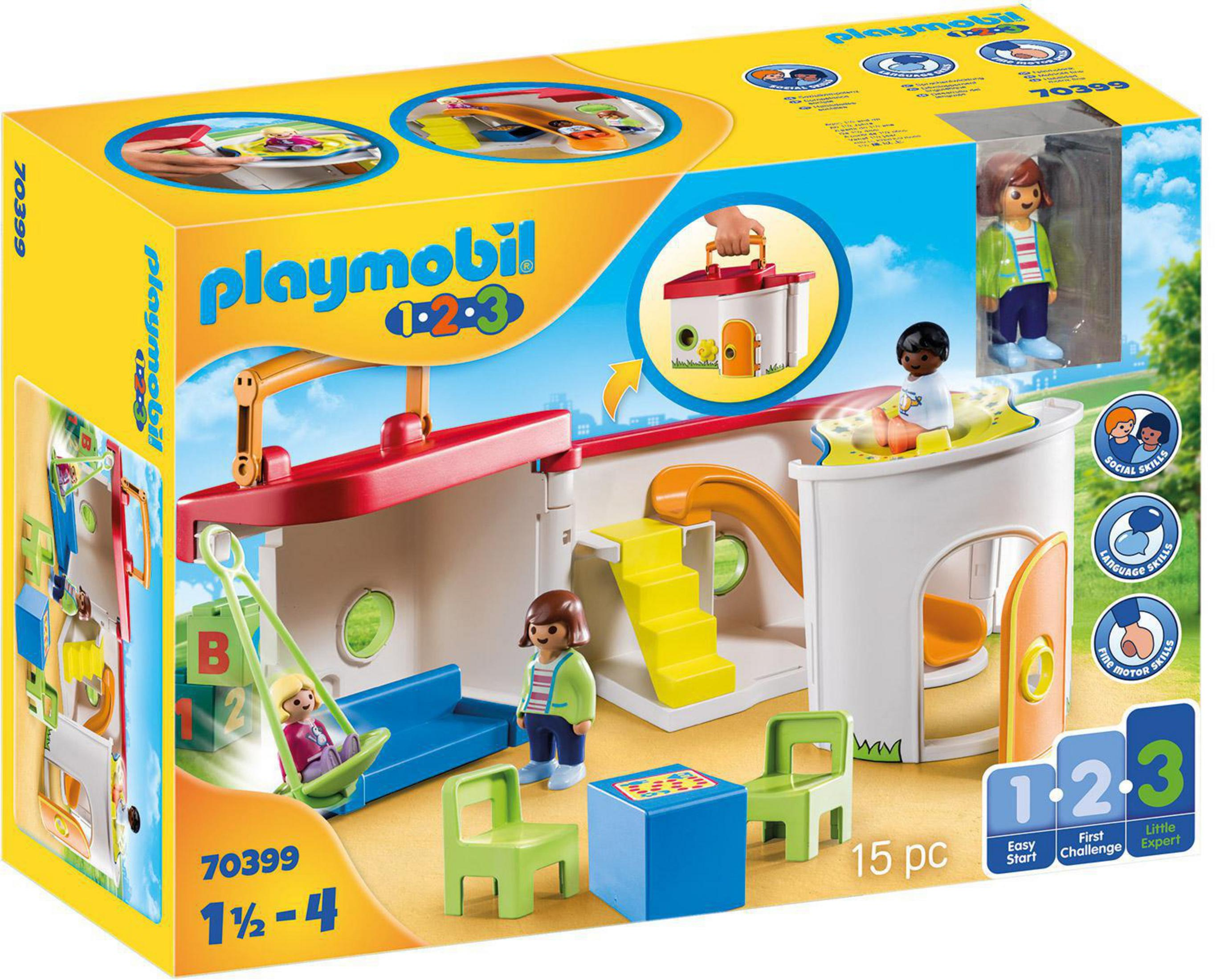 Zestaw Playmobil 1.2.3 z figurkami, sprzętem do zabawy i budynkiem szkolnym. Pudełko przedstawia zestaw.