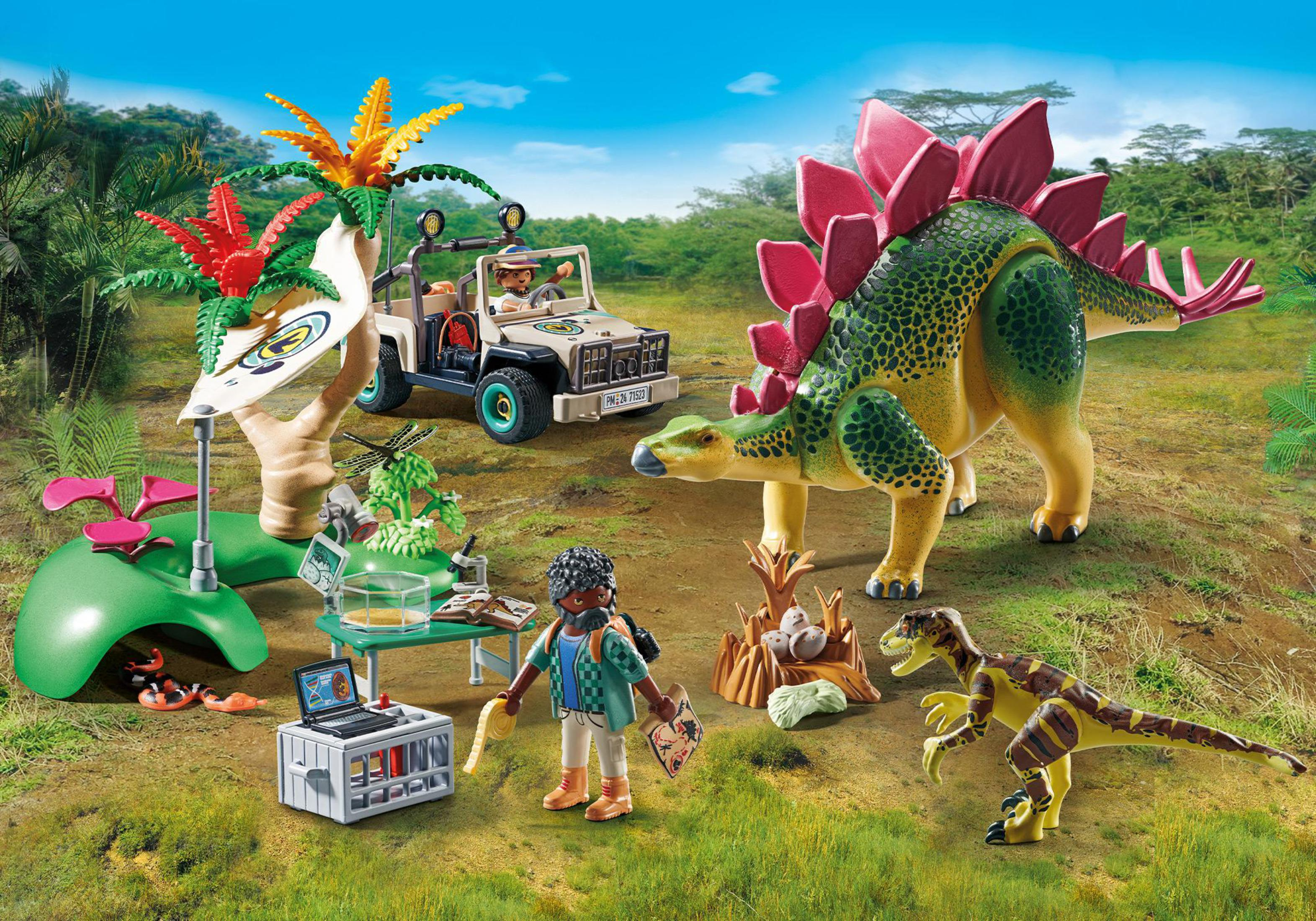 Una scena di dinosauri Playmobil con una jeep, dinosauri e uno scienziato, su uno sfondo verde e marrone.