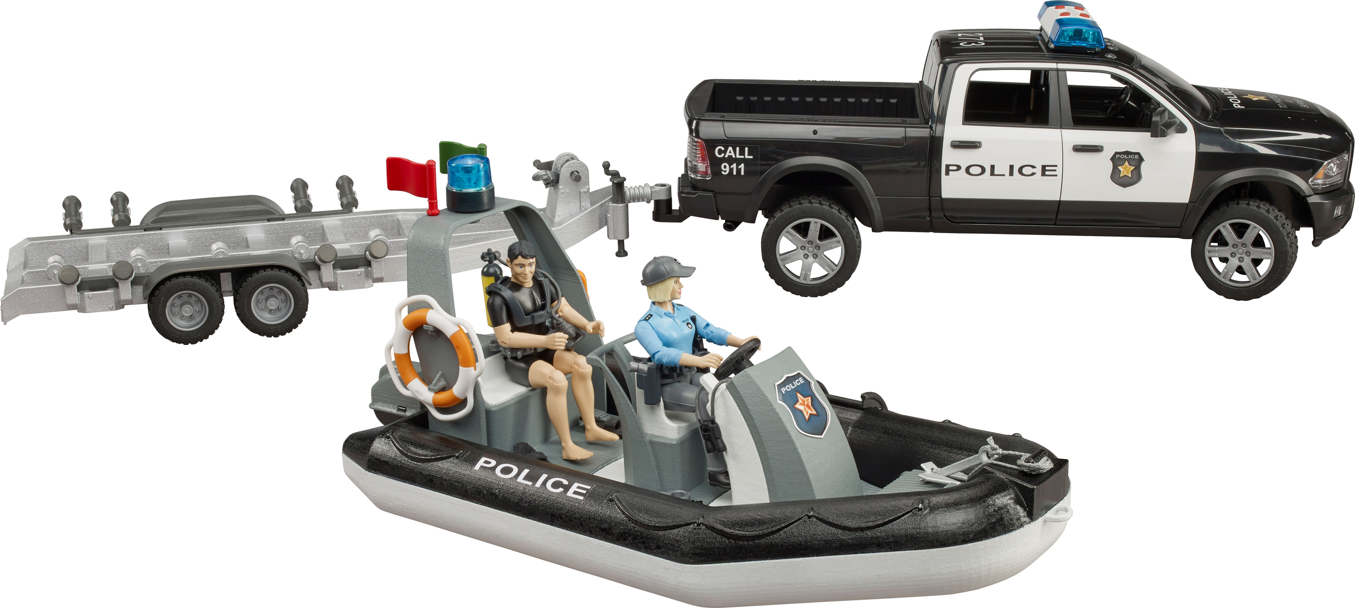 Set di polizia giocattolo con camion, barca e figure di agenti.