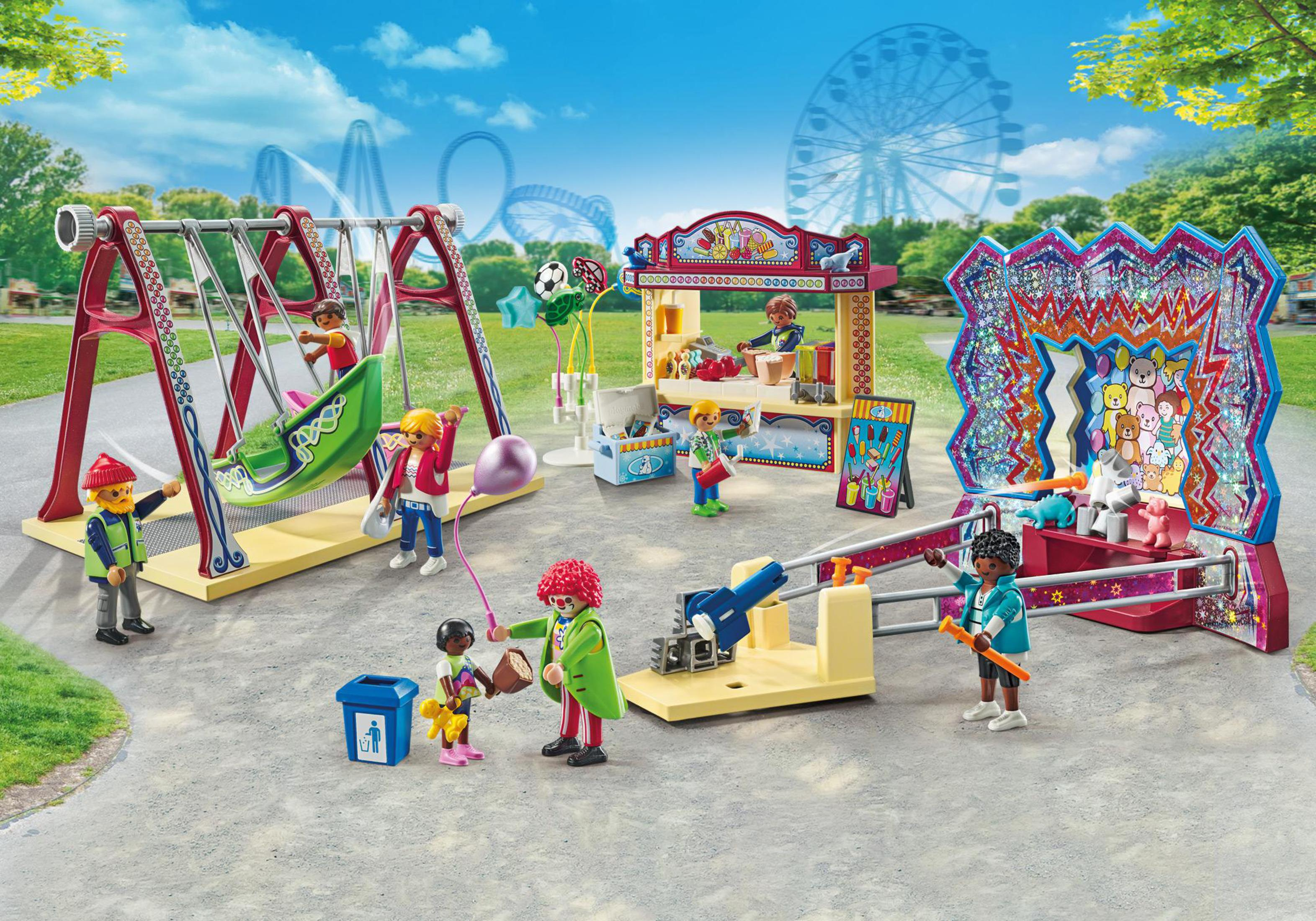 Set de parque de atracciones Playmobil con columpios, tiovivo y figuras.