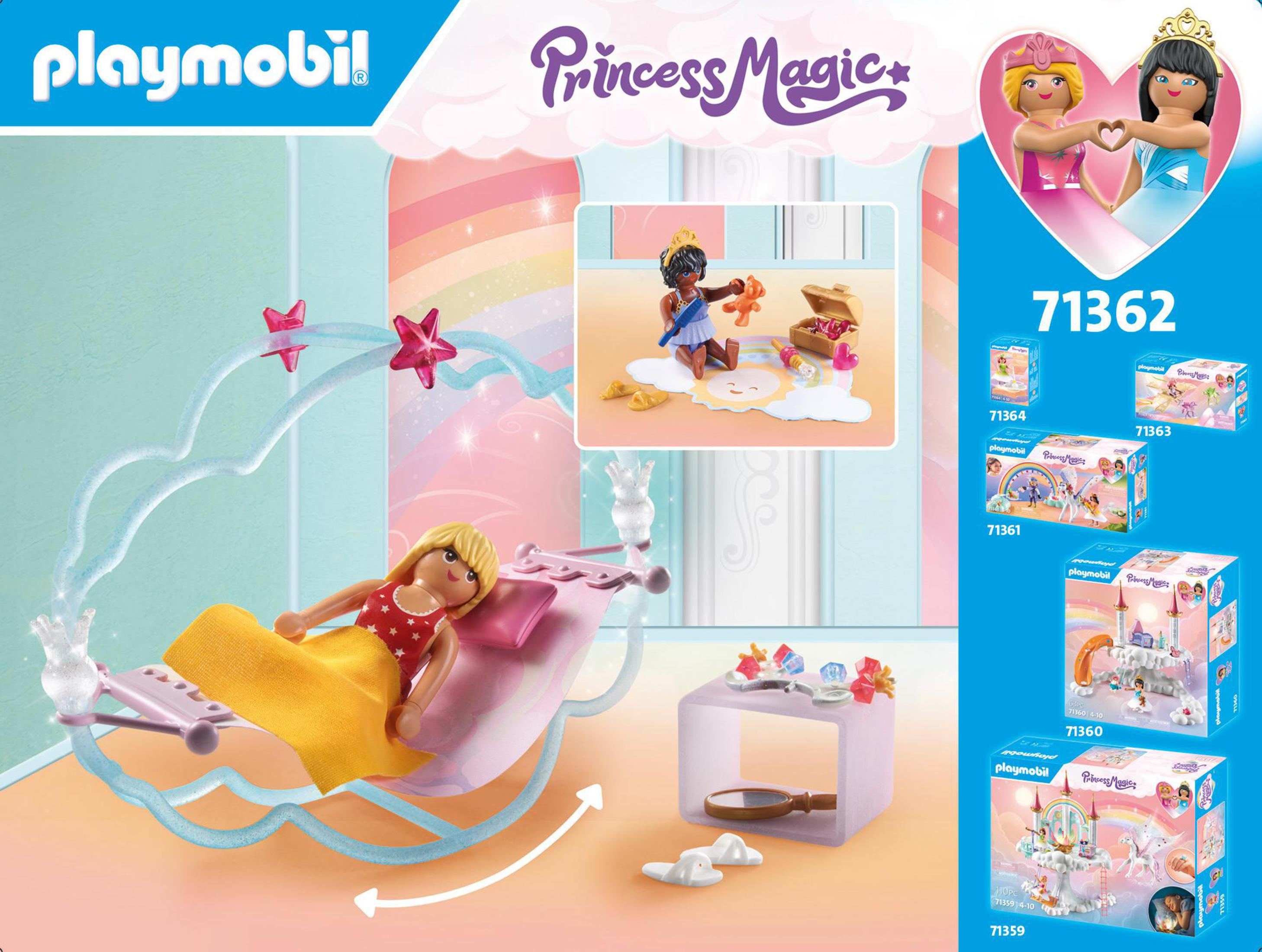 Set Playmobil con una principessa a letto. Altra principessa e accessori. Sfondo bianco.