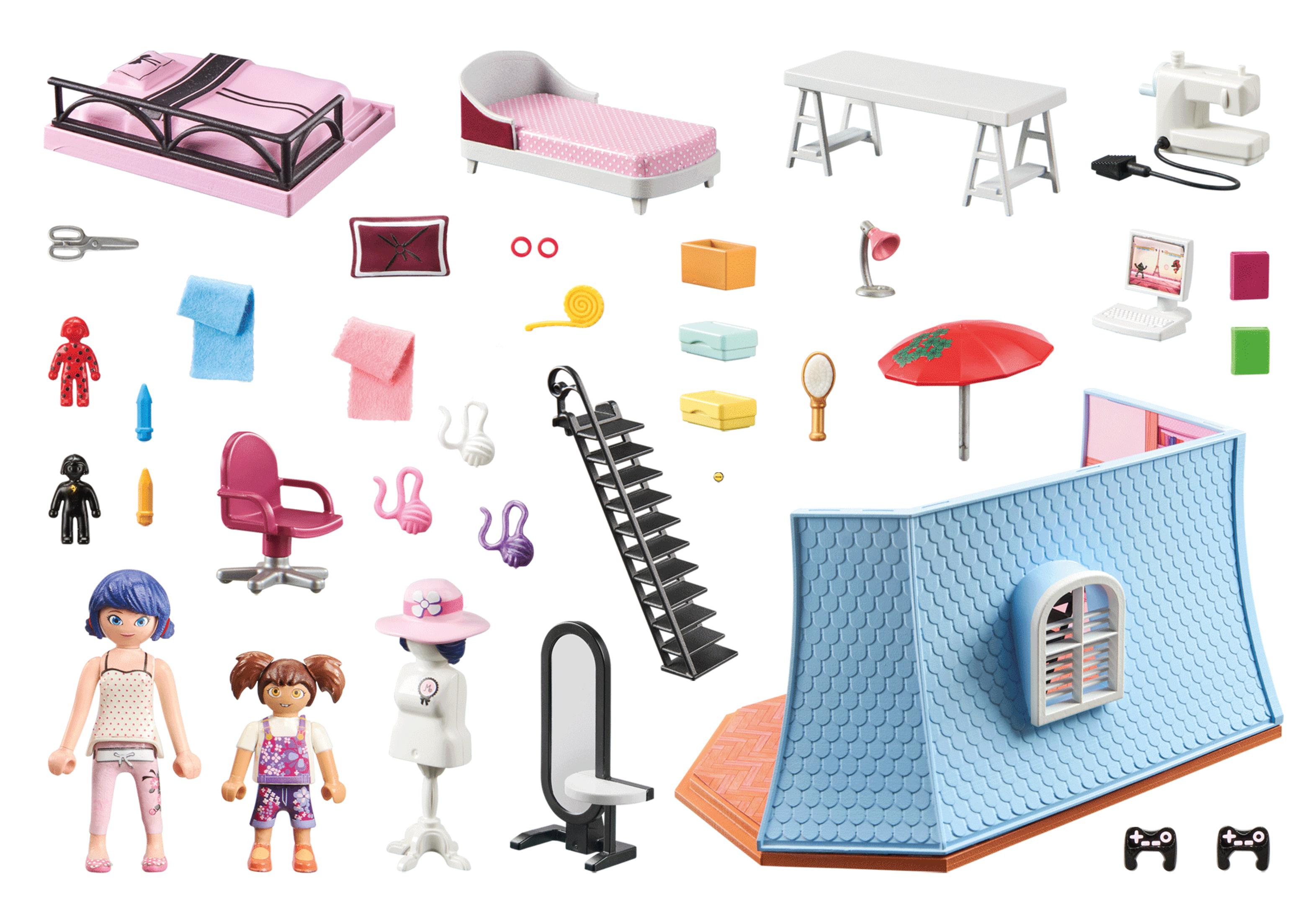 Set di gioco Playmobil con vari oggetti: letti, bambole, mobili e accessori. Tetto blu e sfondo bianco.
