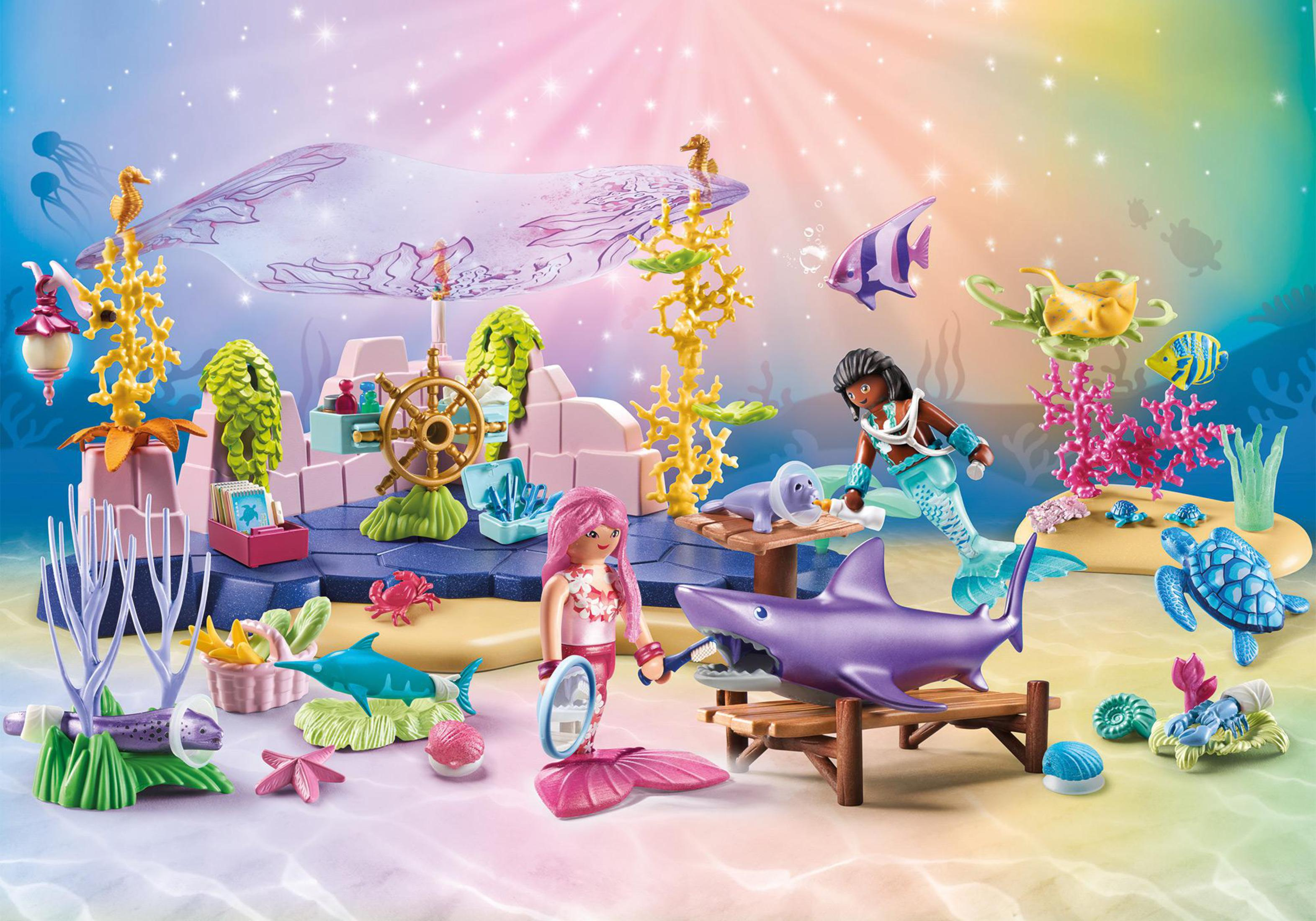 Scena delle sirene Playmobil. Sirene, squalo, corallo, cavalluccio marino e altre creature marine.