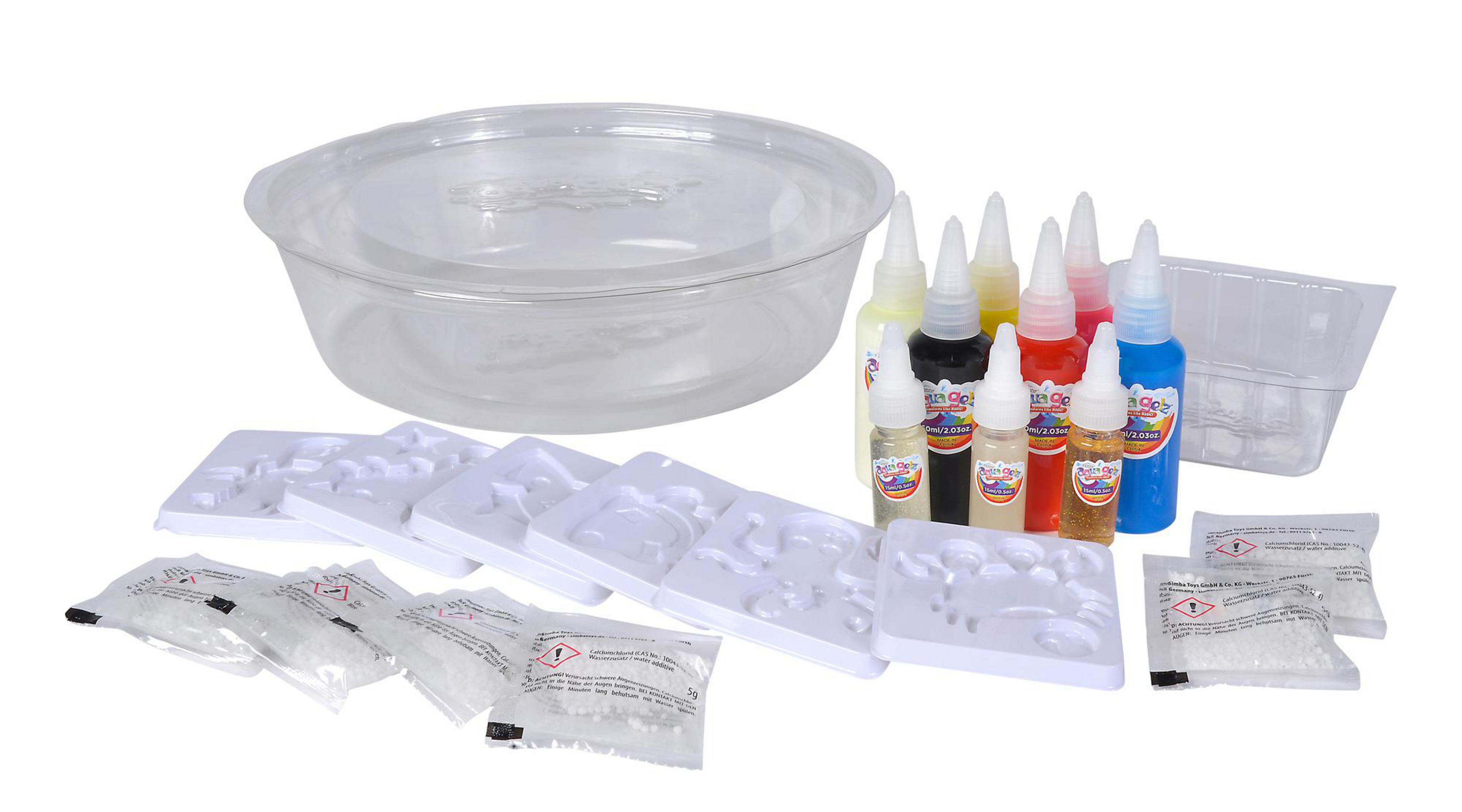 Set von Kunstbedarf: klare Schüssel, Farbfalschen, Formen und Beutel.