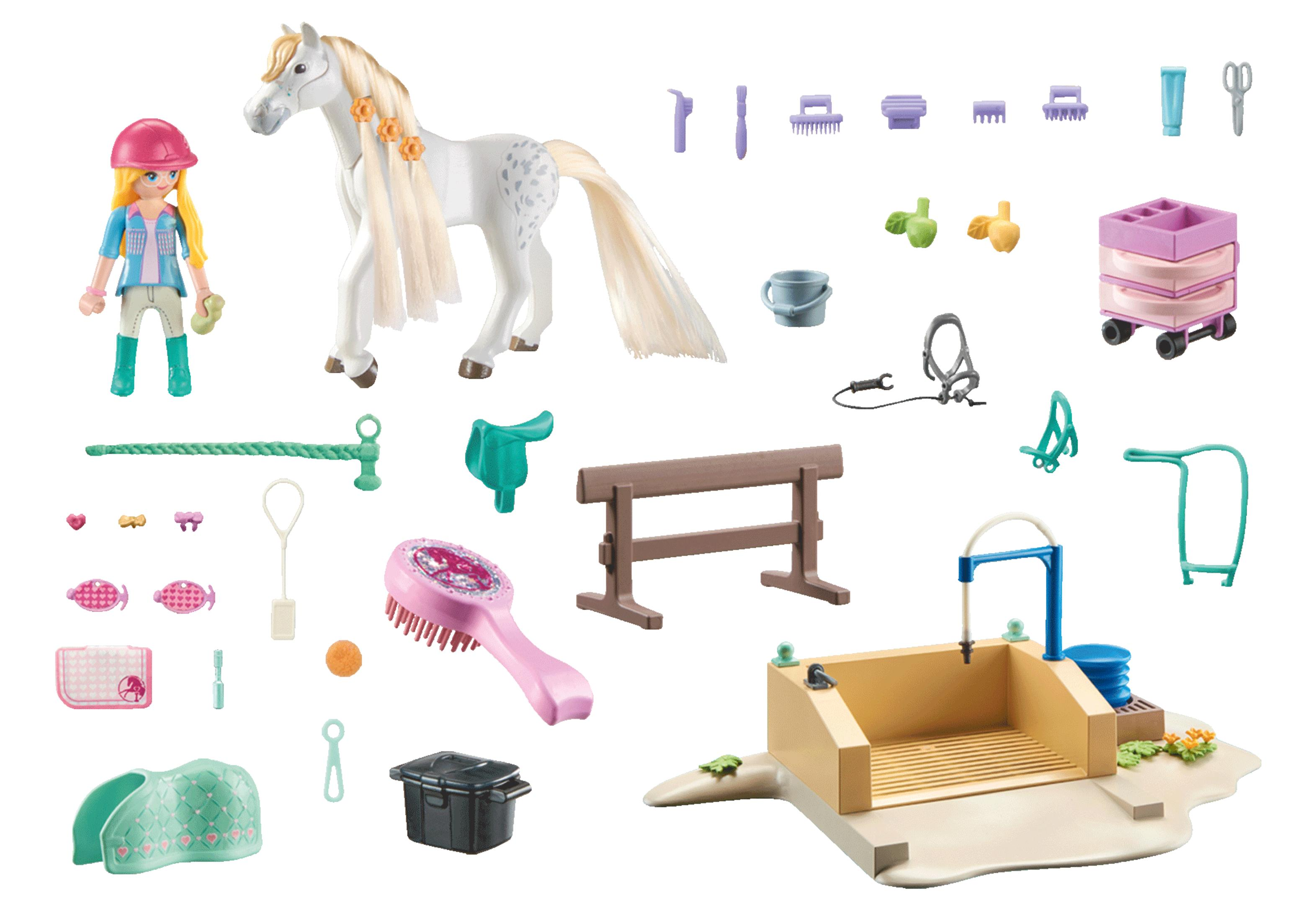 Pferde-Spielzeugset mit einem Pferd, einem Mädchen und verschiedenen Accessoires, einschließlich Sprüngen und Werkzeugen.