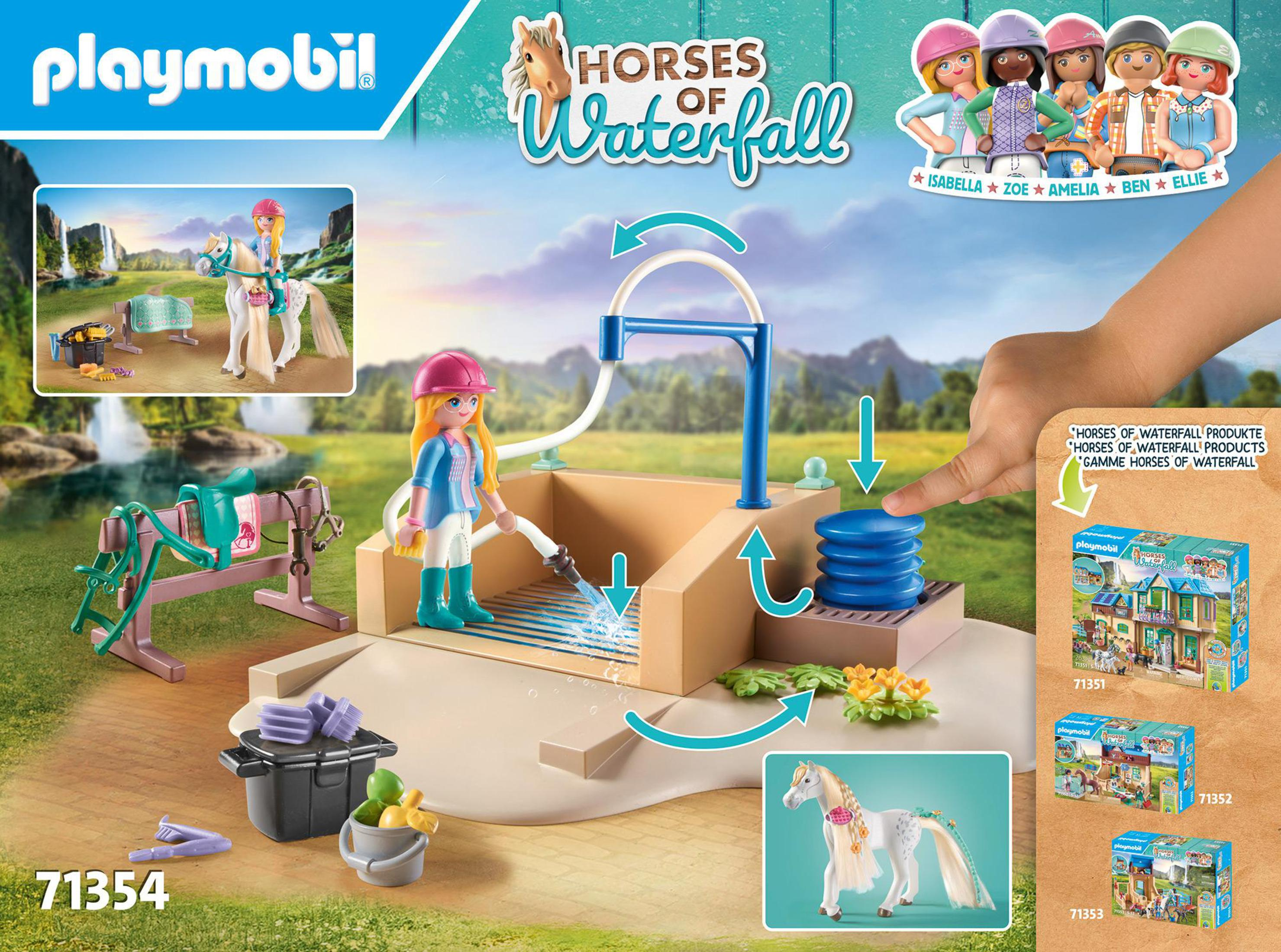 Ein Playmobil-Set mit Pferd und Reiter, einer Wasserstation und anderem Zubehör.