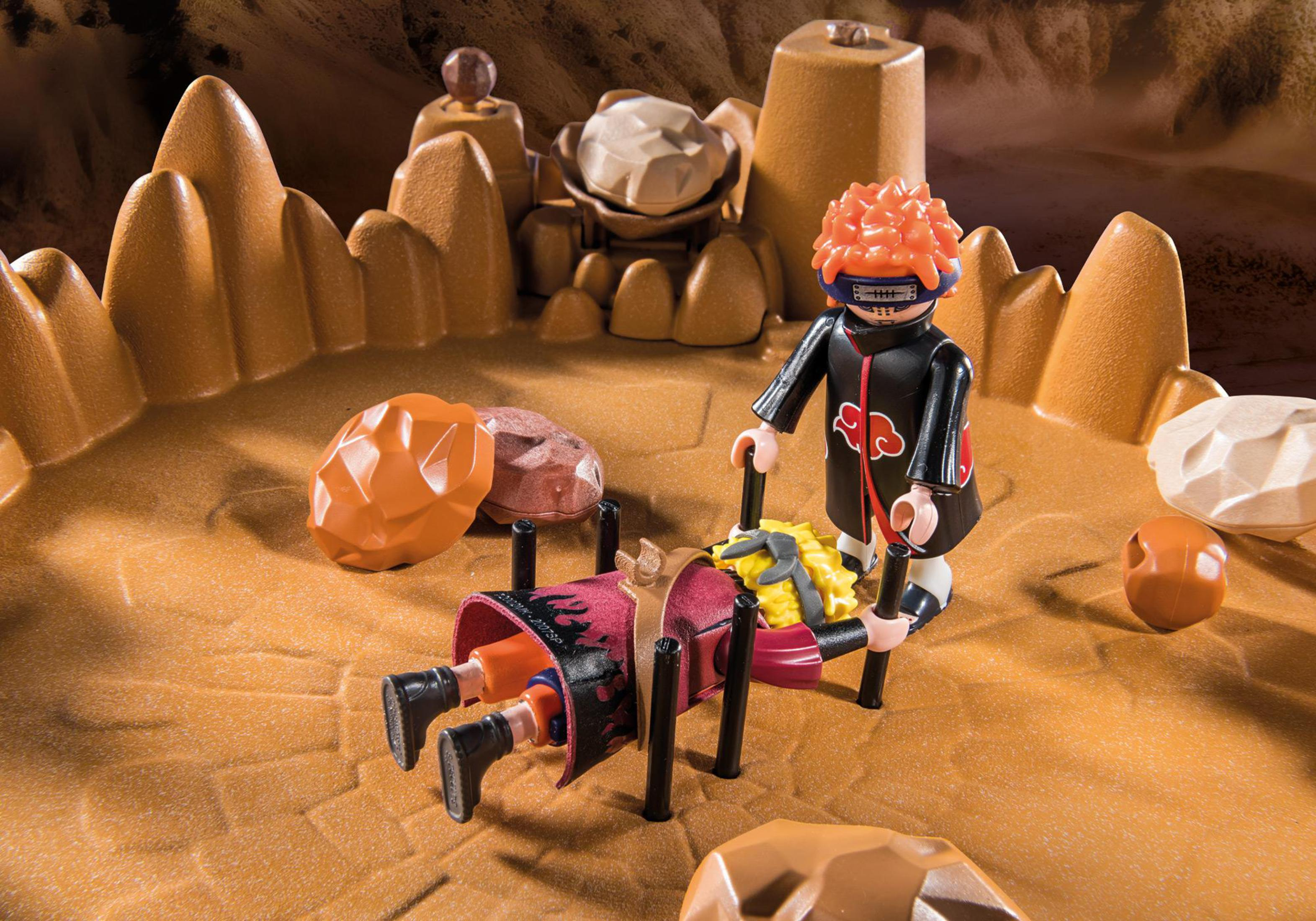 Playmobil-Set mit Naruto-Figuren; Naruto liegt auf einer Trage.
