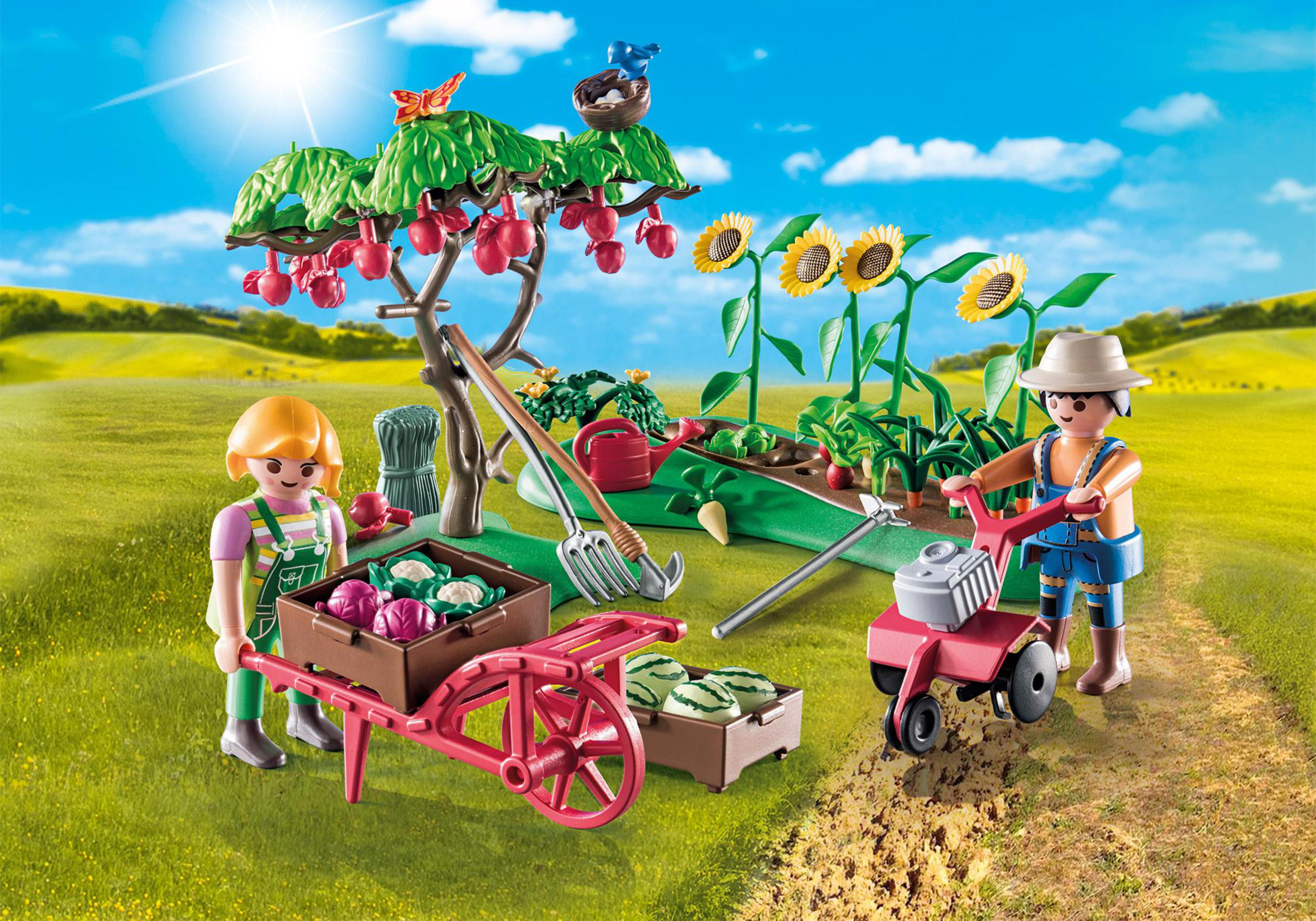 Playmobil Bauernhofszene mit Bauer, Wagen, Baum, Gemüse, Sonnenblumen und Werkzeugen.