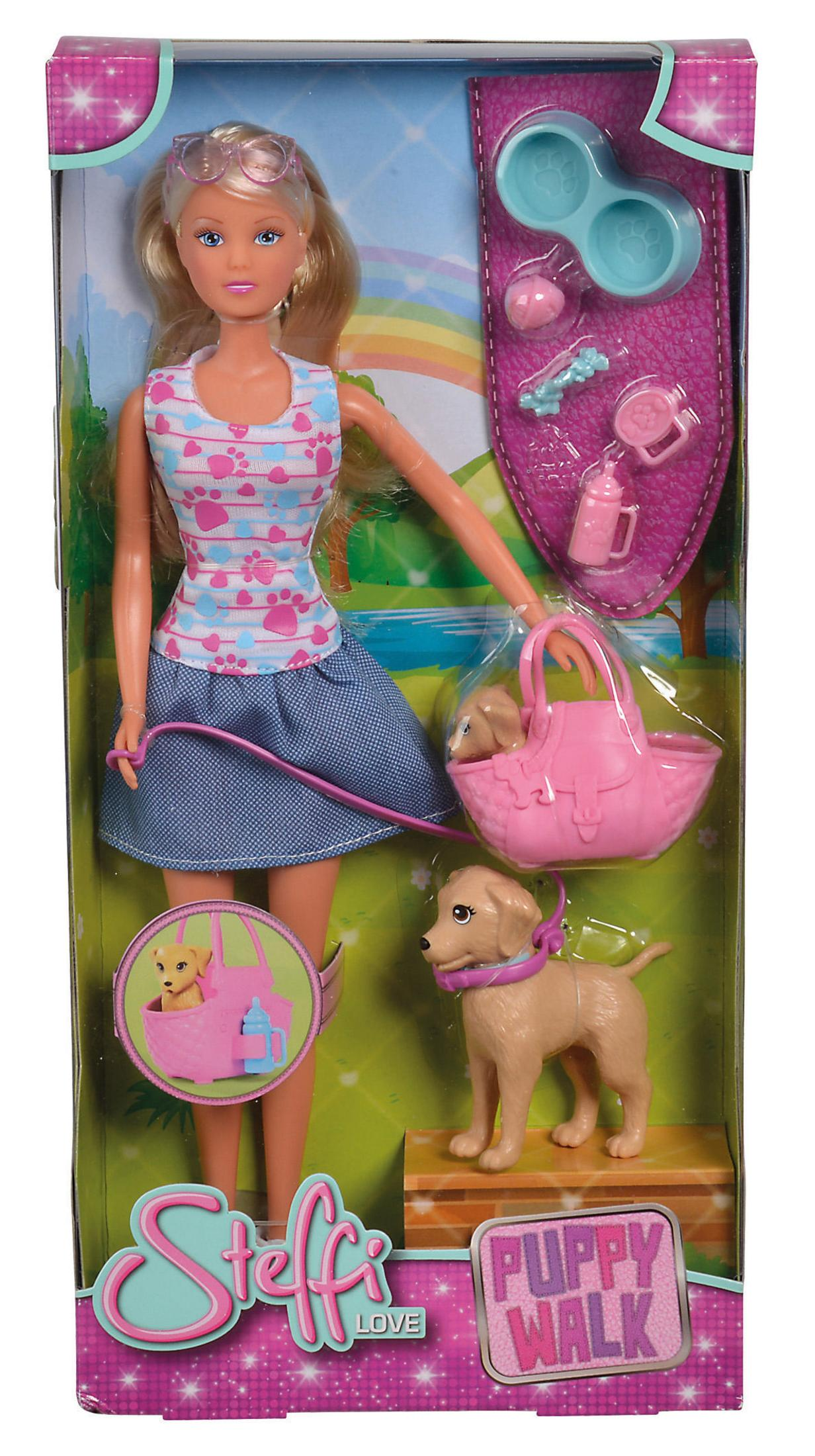 Steffi Love Puppe in einer Displaybox. Puppe trägt ein rosa Oberteil, Jeansrock und trägt einen Hund.