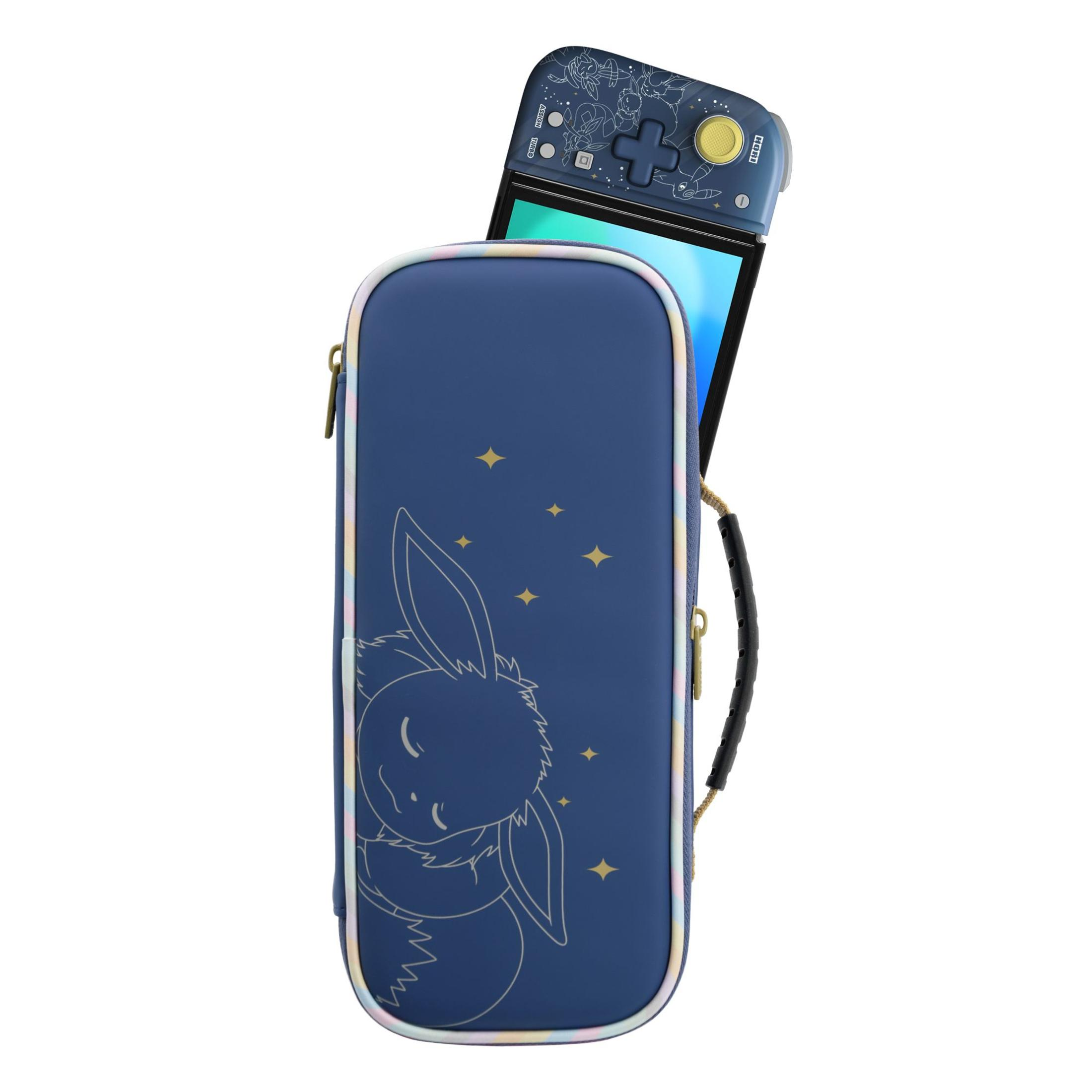 Niebieskie etui z obrysem Eevee trzyma Switch. Widoczny jest kontroler Switch.