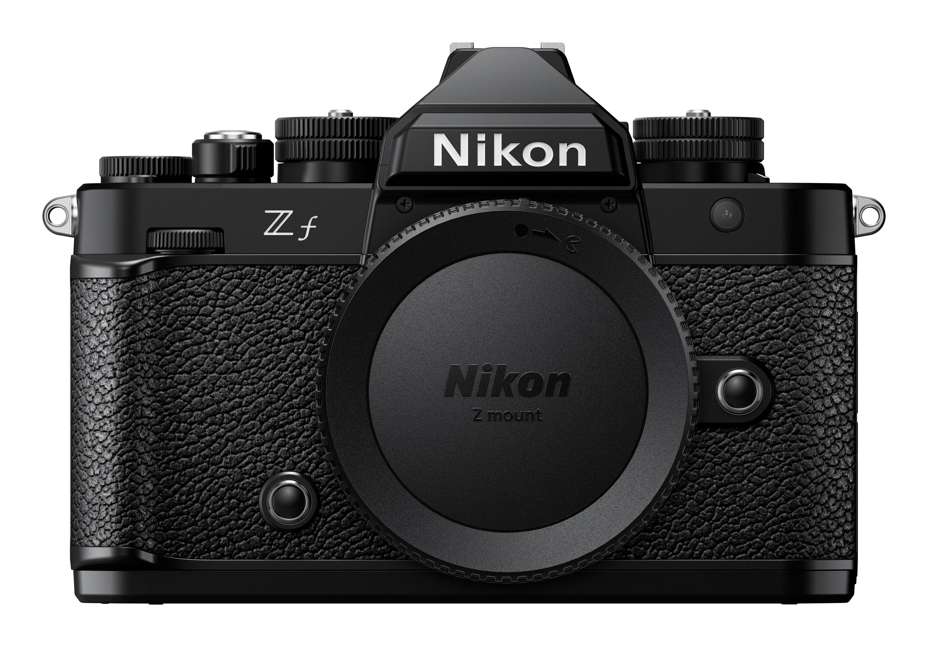 Fotocamera Nikon Zf nera. Tappo dell'obiettivo nero. Sfondo bianco.