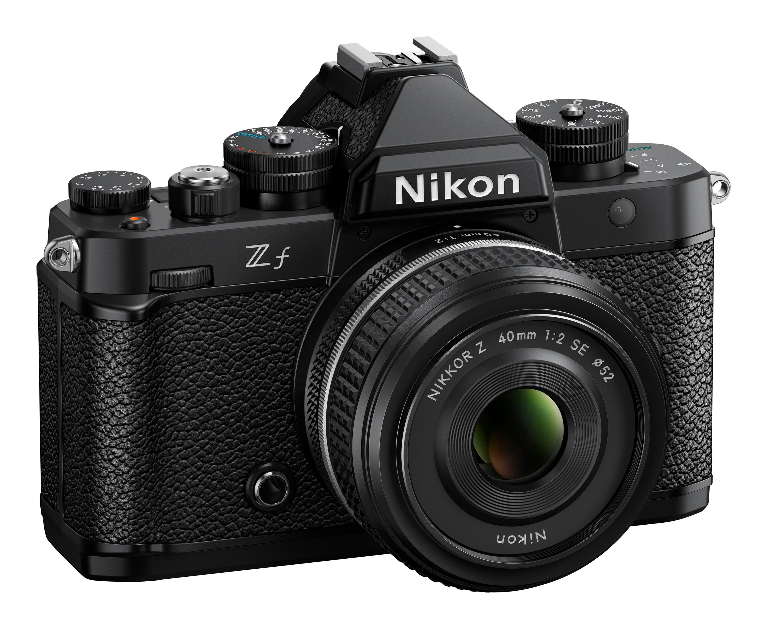 Eine schwarze Nikon Zf Kamera. Sie hat ein Objektiv und mehrere Einstellräder.