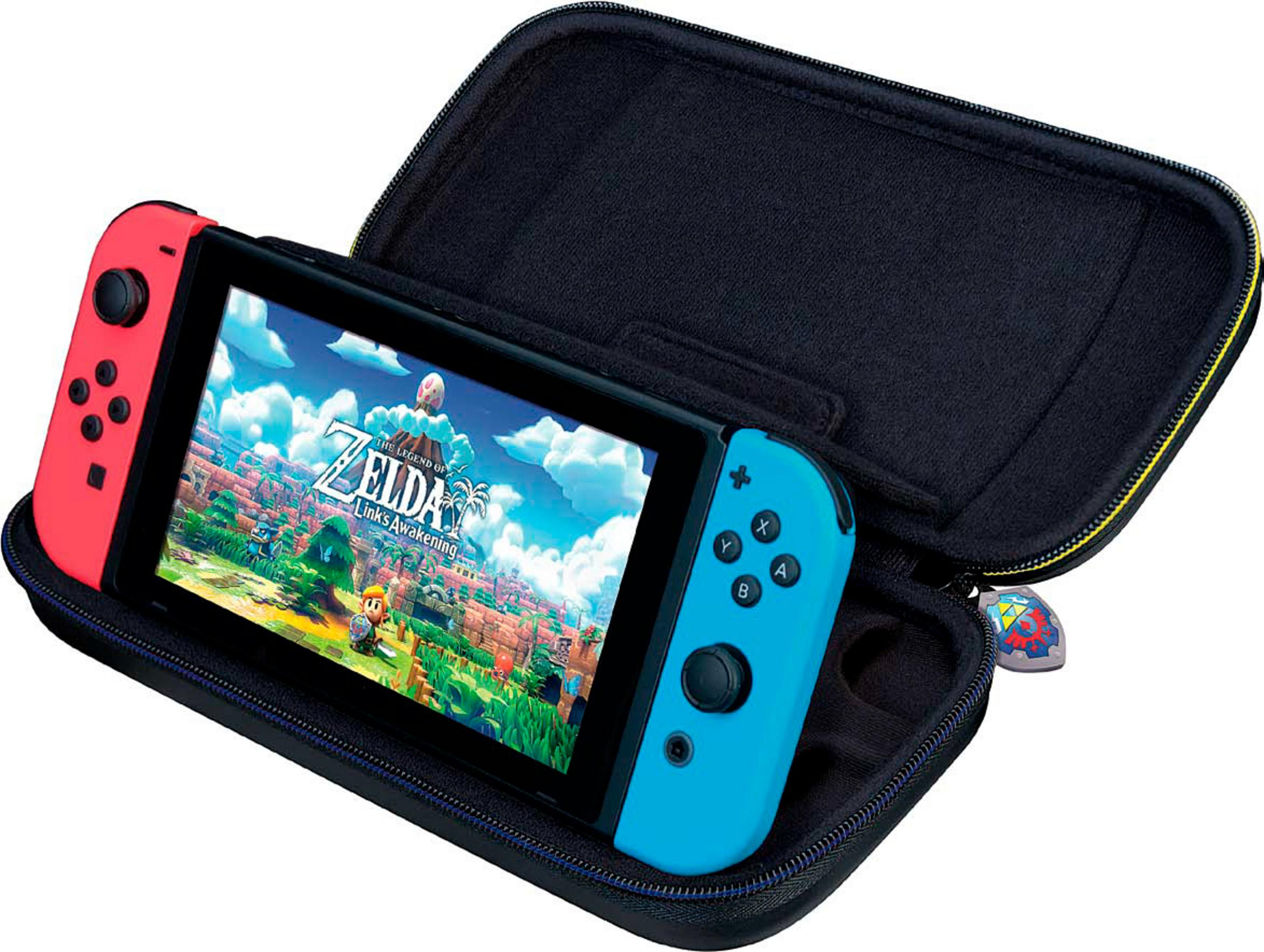 Nintendo Switch w czarnym etui z grą Zelda na ekranie.