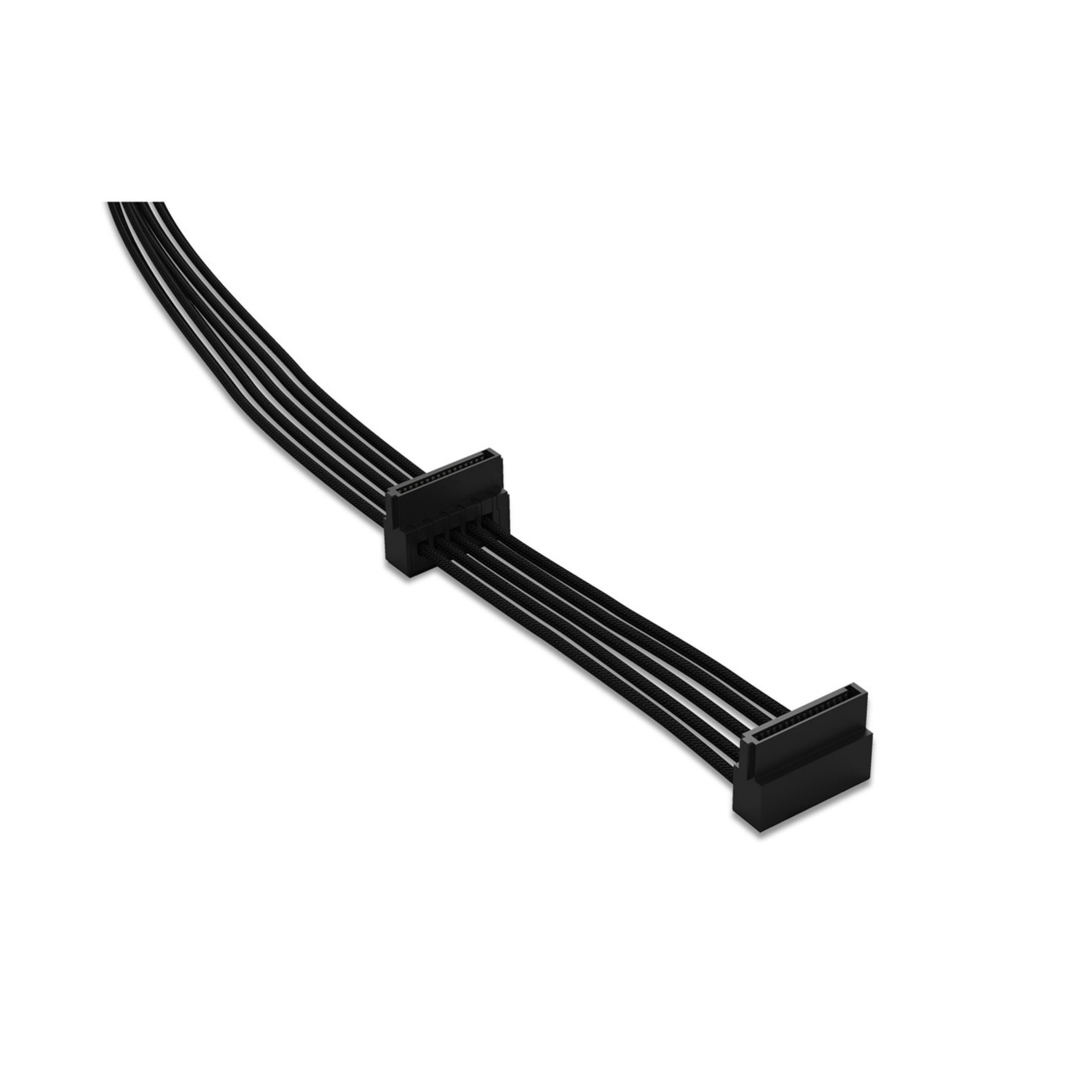 Cavo dati SATA nero con connettori, isolato su sfondo bianco, che mostra il cavo.
