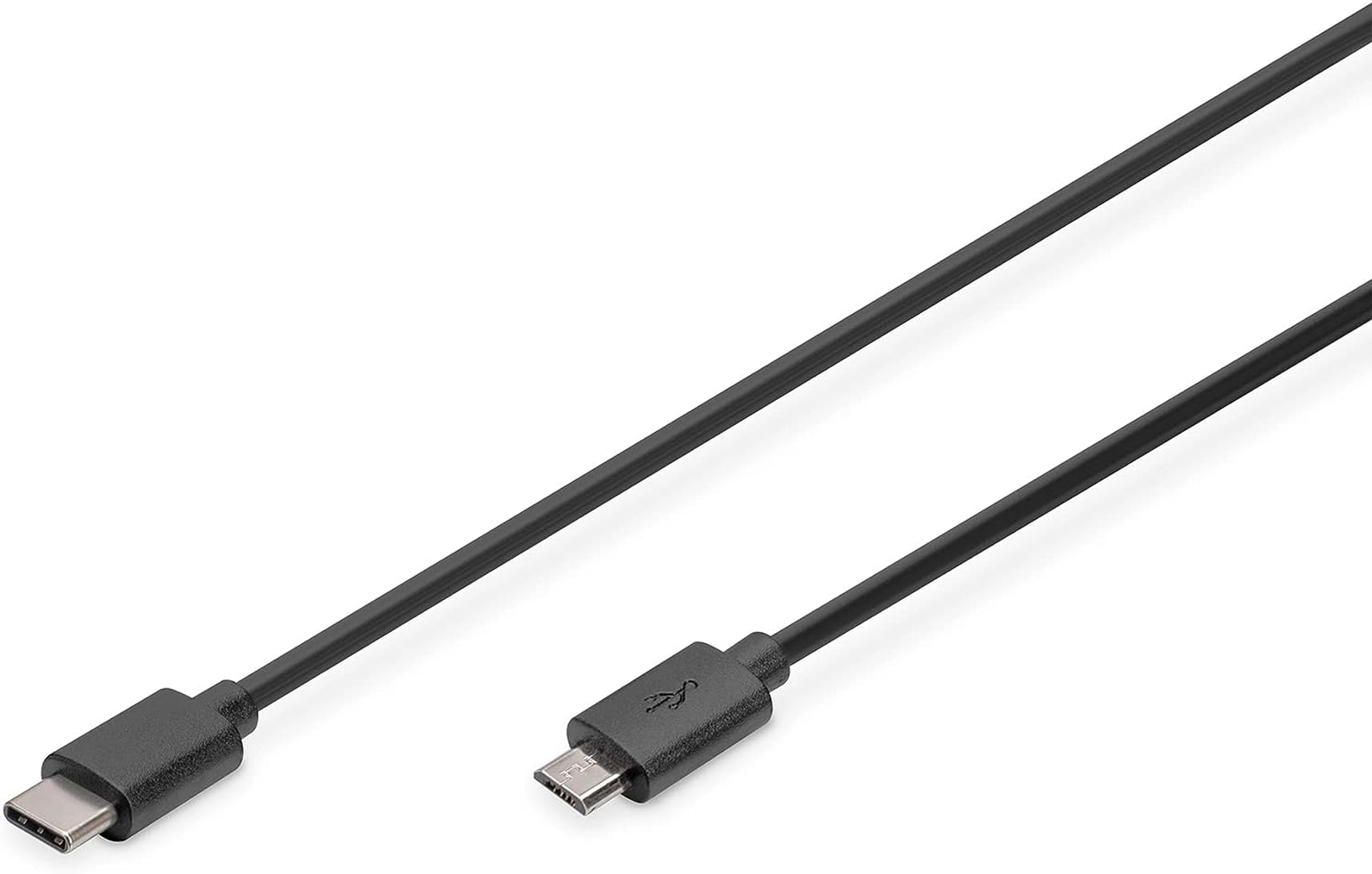 Cable negro USB-C a Micro USB sobre fondo blanco.