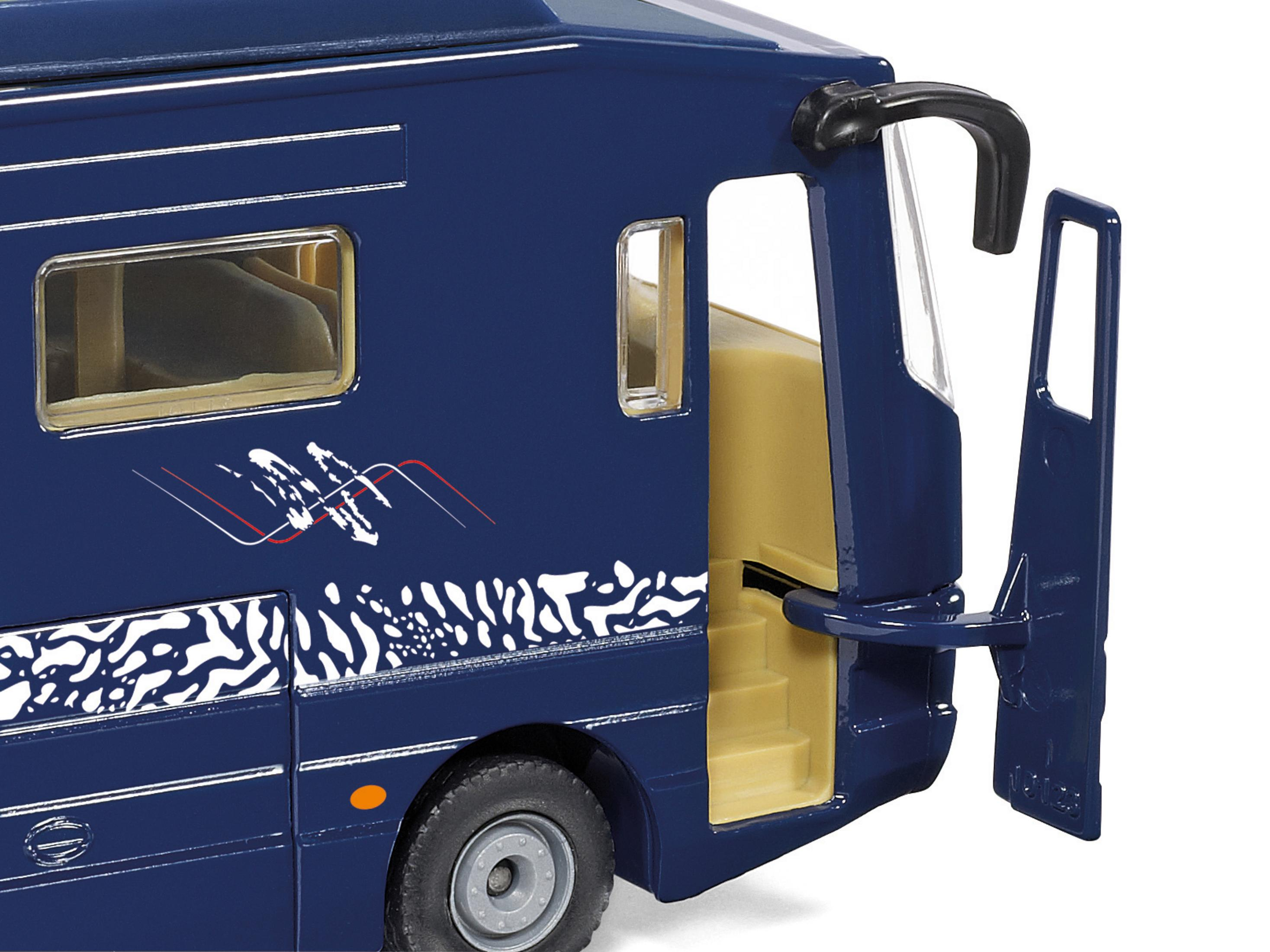 Ciemnoniebieski autobus zabawka z otwartymi drzwiami. Drzwi odsłaniają schody. Białe tło.